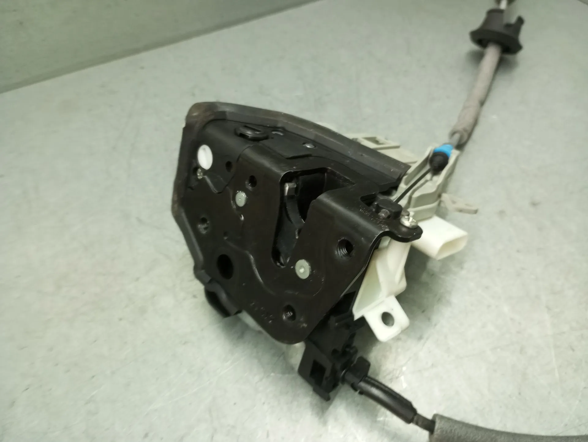 Fechadura / fecho porta trás esquerdo AUDI Q2 (GA) Imagem-1