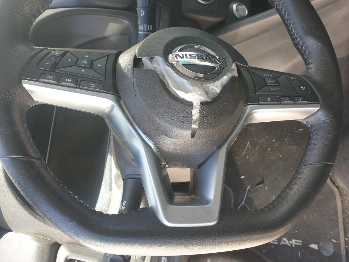 Volante NISSAN Leaf EV (ZE1) Imagem-3