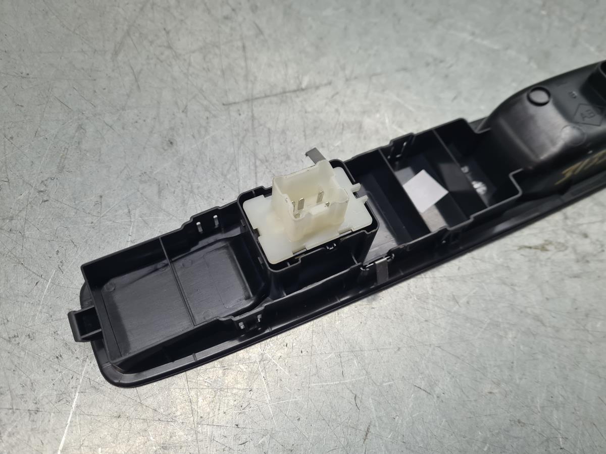 Mando / interruptor elevalunas delantero derecho DACIA Sandero III Imagem-2