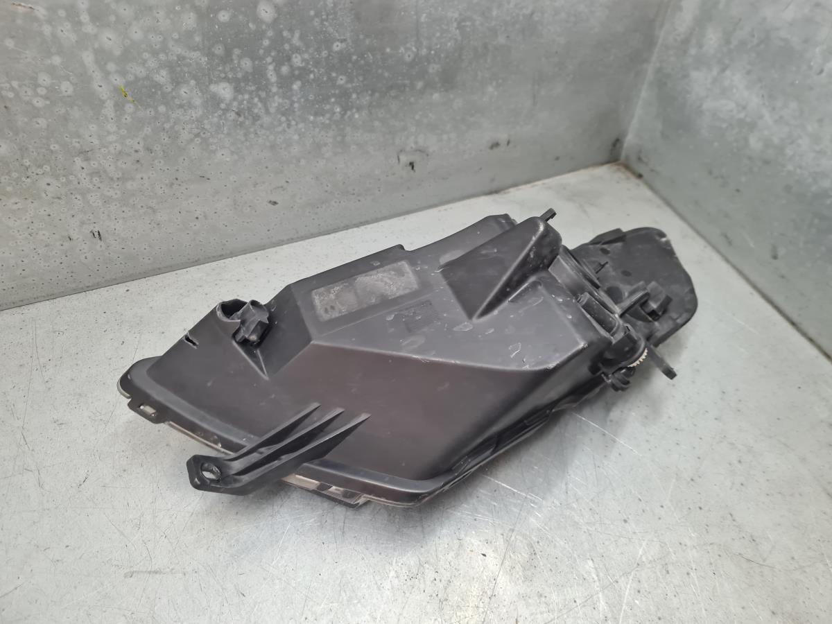 Feu antibrouillard Avant Droite SEAT Leon SC (5F5) Imagem-1