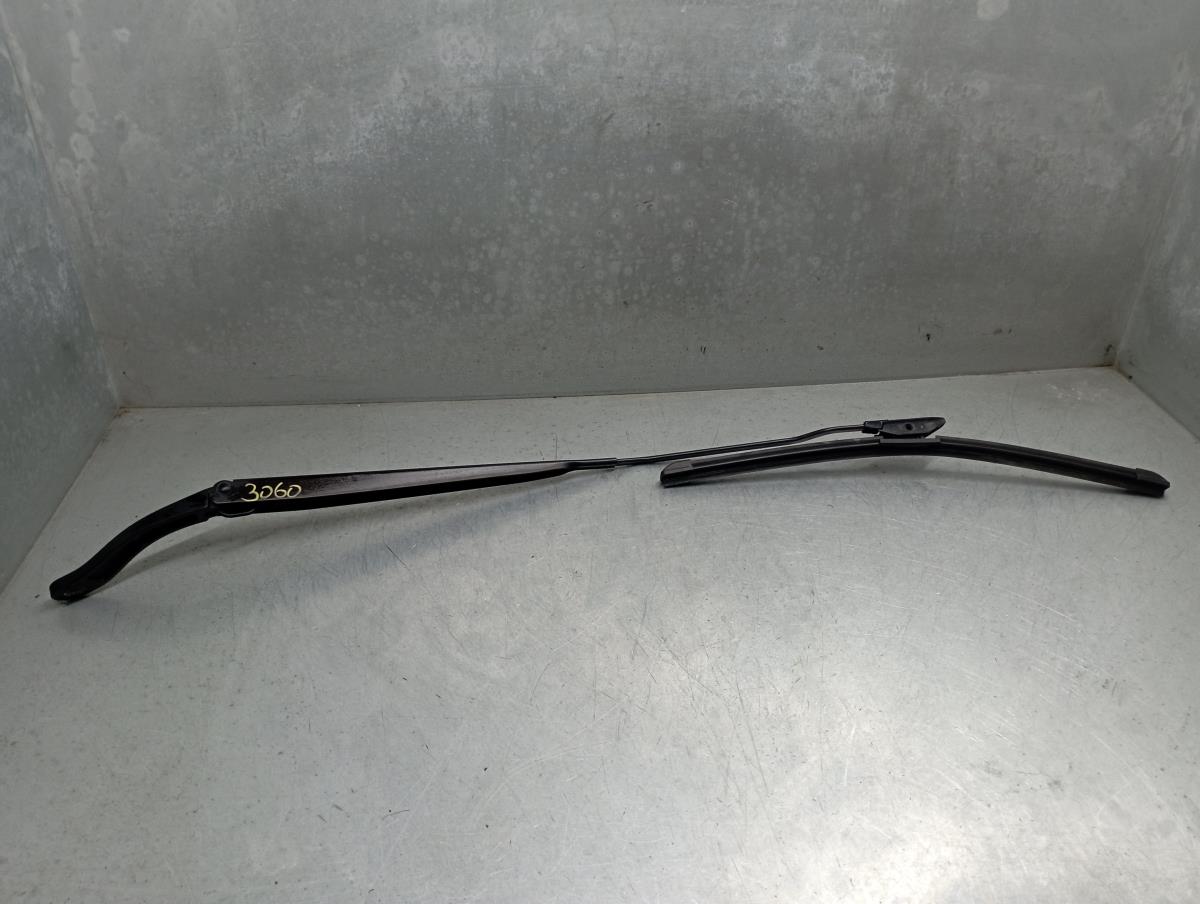 Brazo de limpiaparabrisas delantero derecho RENAULT Megane IV (B9A/M_)