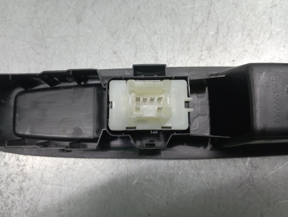 Mando / interruptor elevalunas delantero derecho RENAULT Zoe (BFM_) Imagem-4