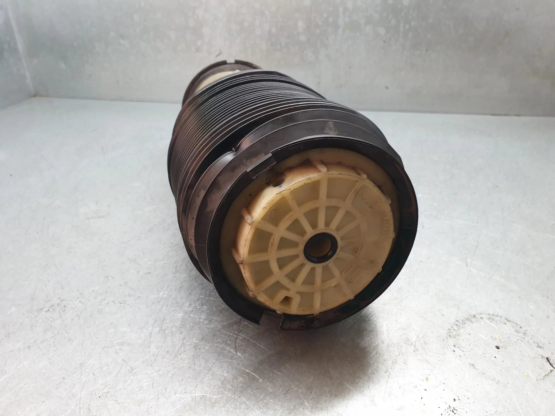 Pompe / ballon de suspension MERCEDES-BENZ Classe E (W212) Imagem-3