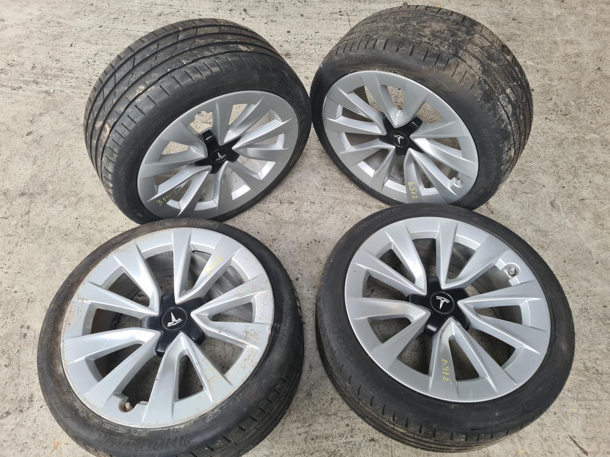 Wheel set TESLA Model 3 (5YJ3) Imagem-1