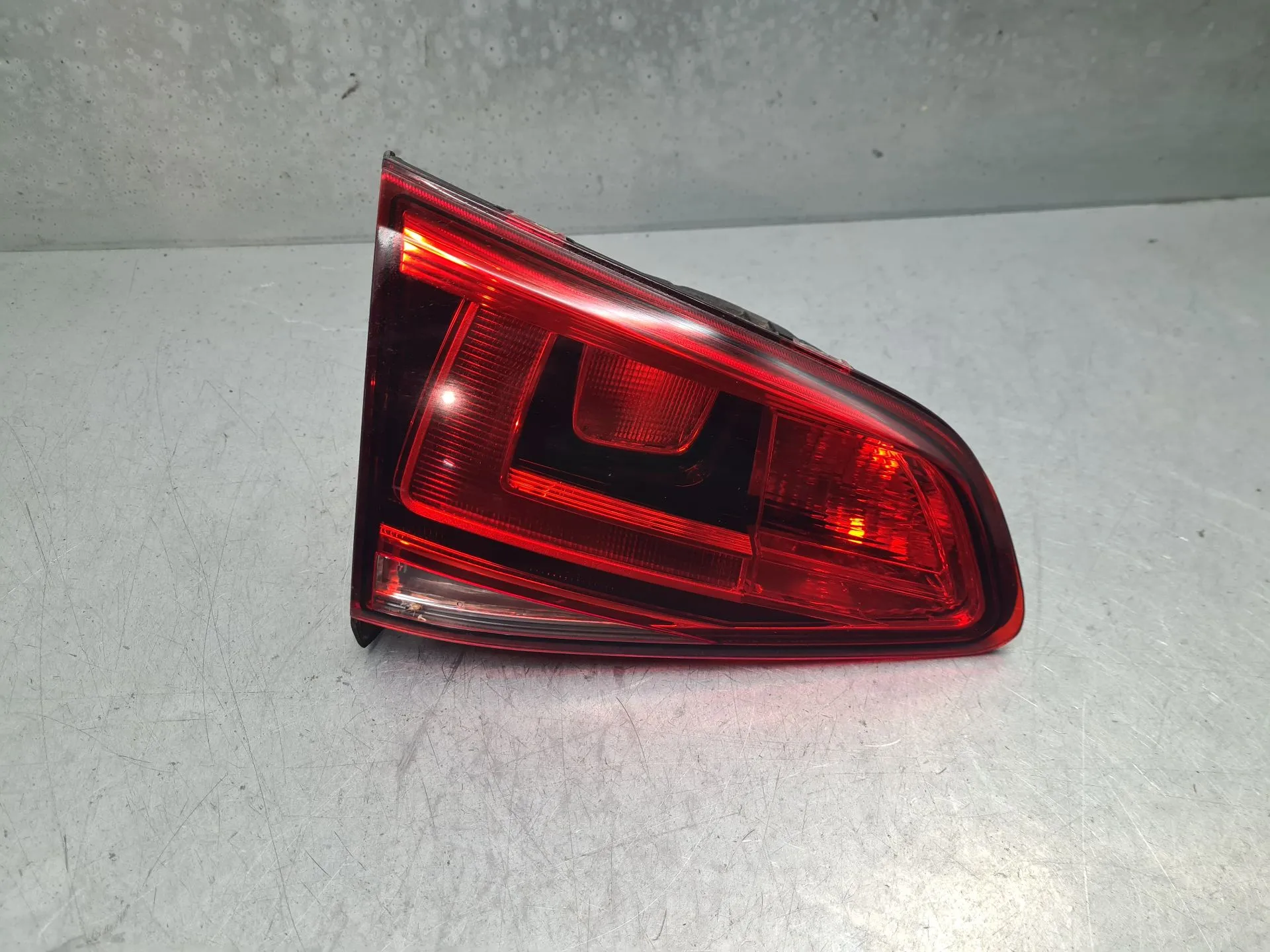 Feu de coffre Gauche VOLKSWAGEN Golf VII (5G1, BQ1, BE1, BE2)