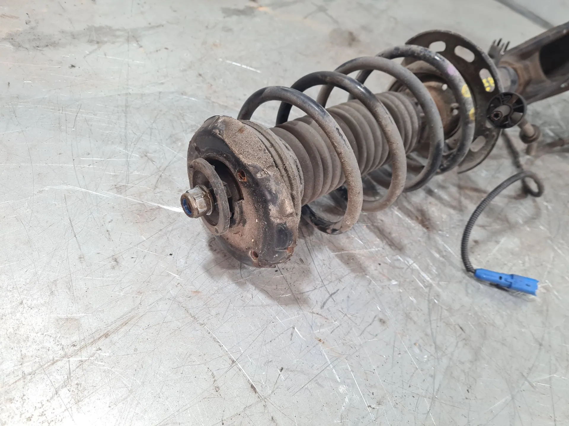 Amortecedor frente esquerdo PEUGEOT 208 Imagem-1