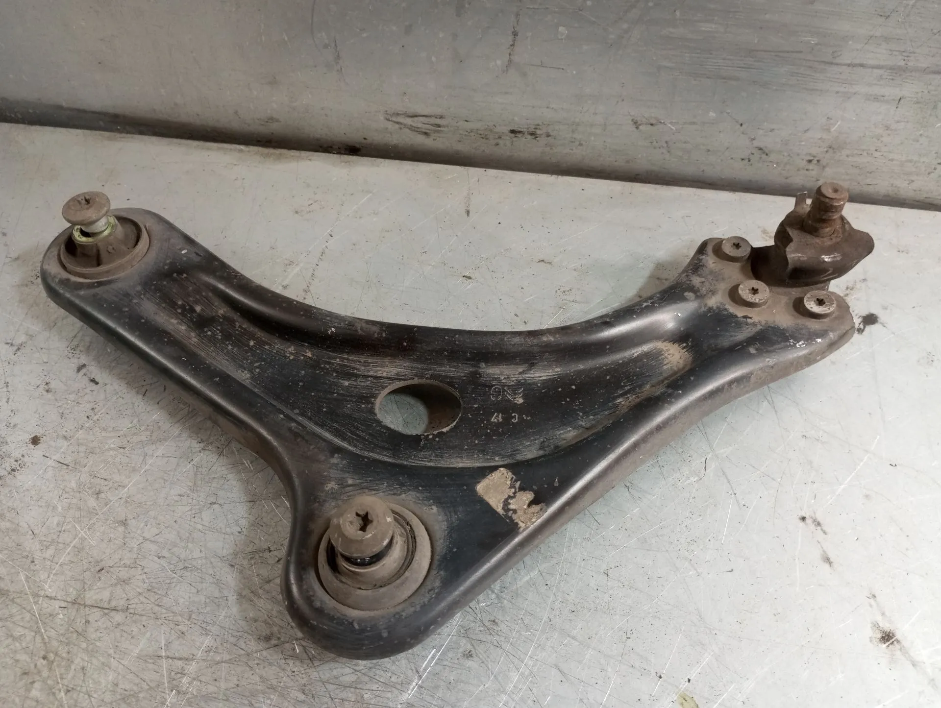 Brazo suspensión delantero izquierdo PEUGEOT 208