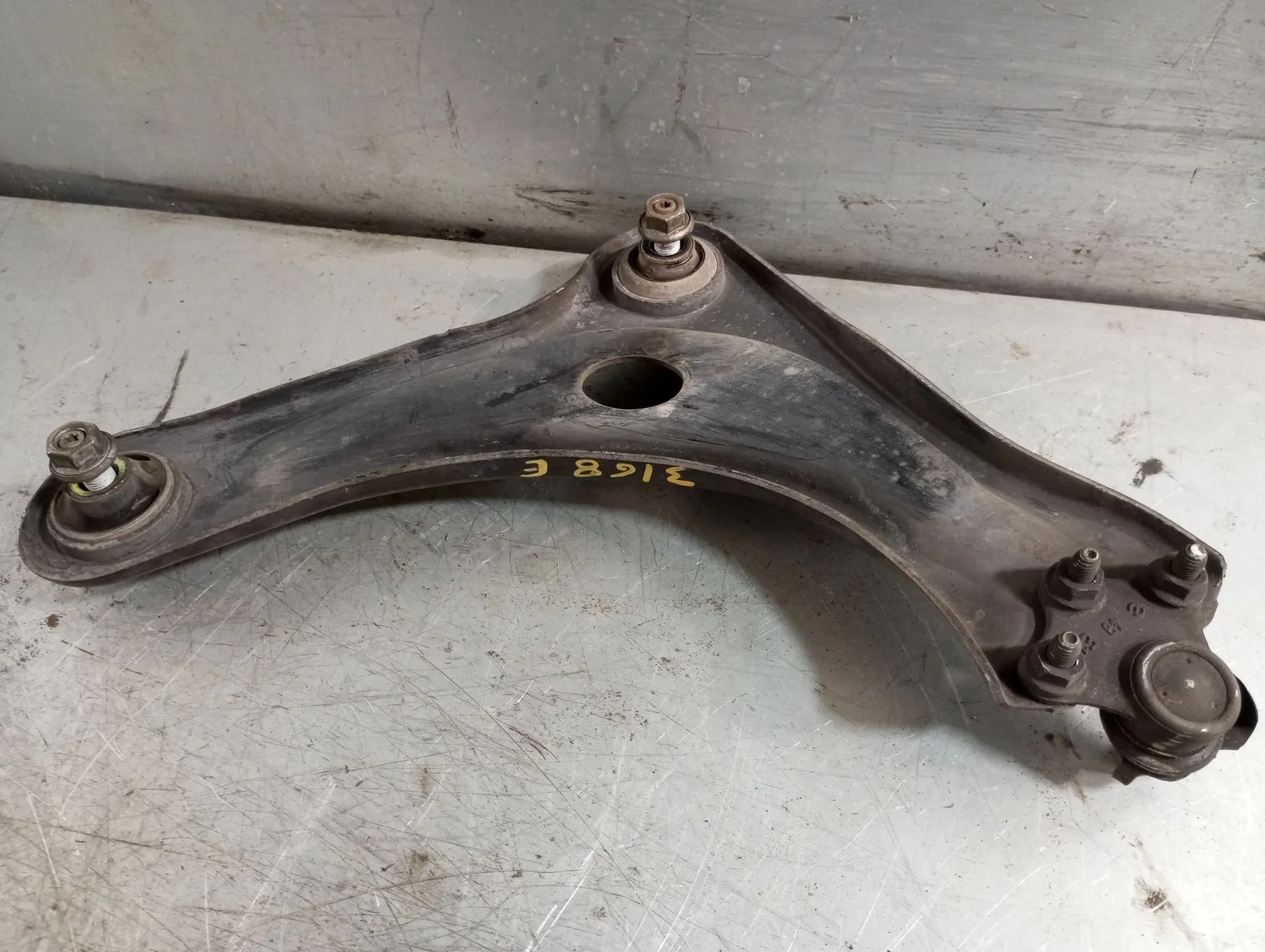 Brazo suspensión delantero izquierdo PEUGEOT 208 Imagem-1