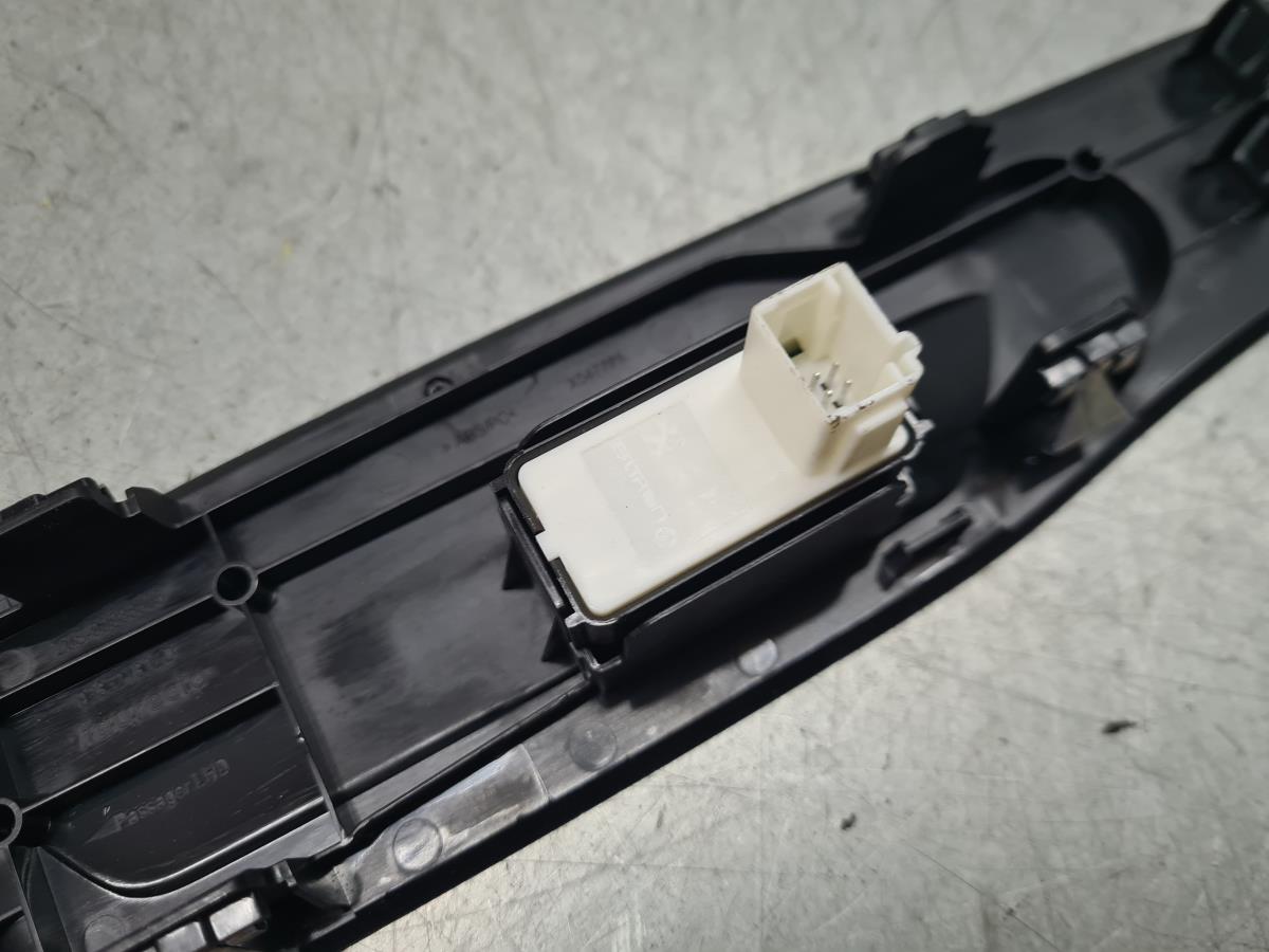 Mando / interruptor elevalunas delantero derecho PEUGEOT 308 III Imagem-3