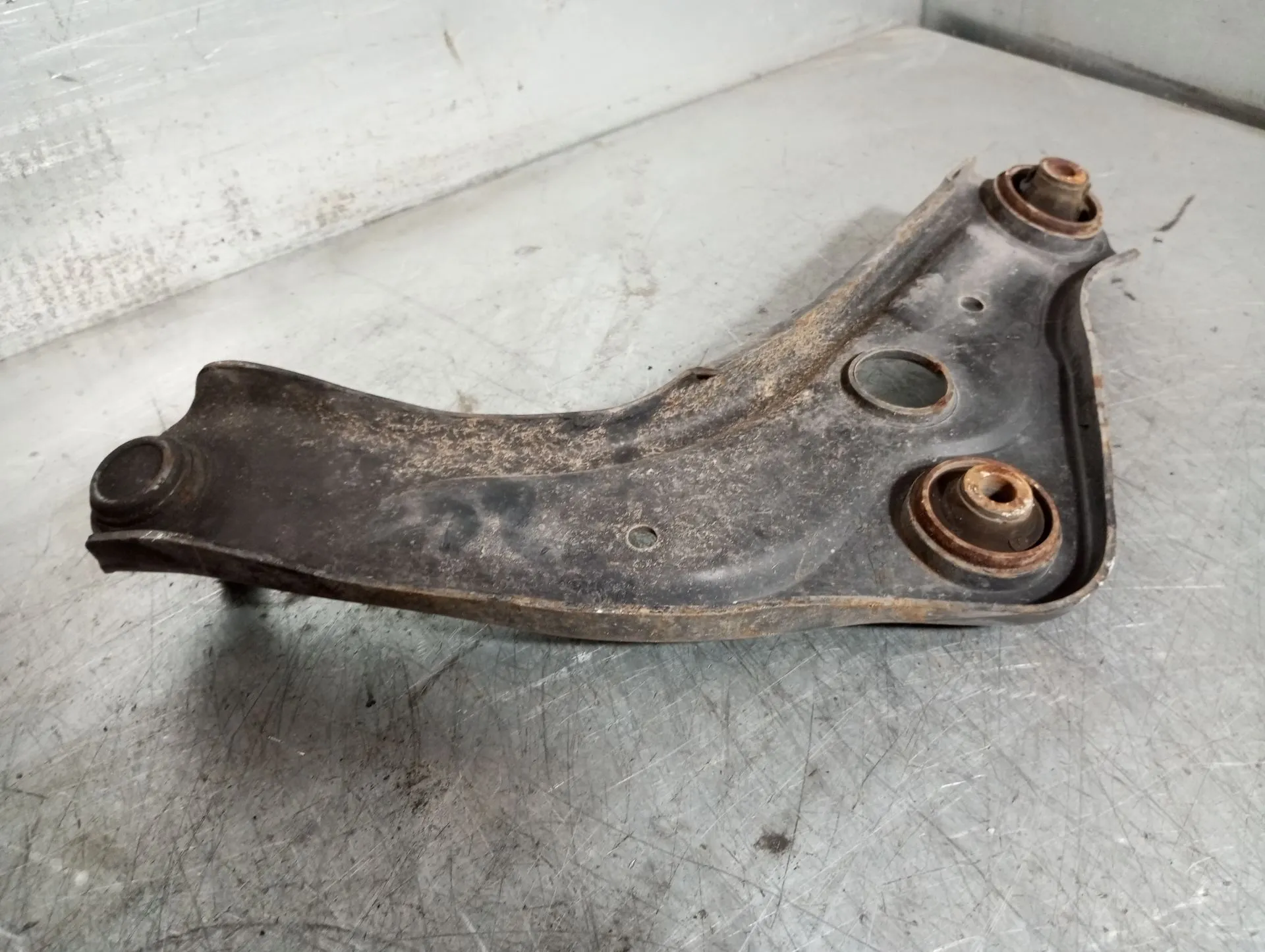 Brazo suspensión delantero izquierdo NISSAN Qashqai II (J11) Imagem-1