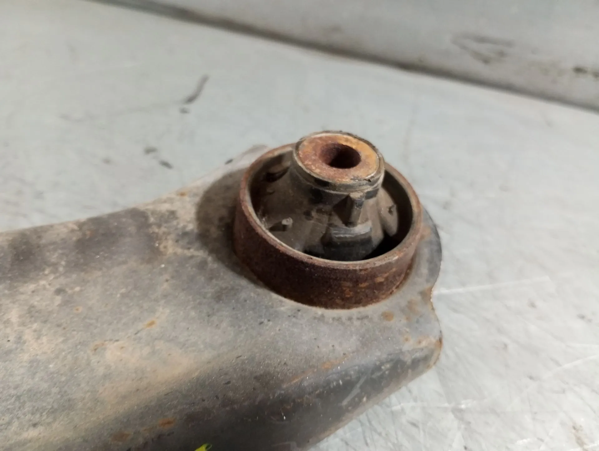 Brazo suspensión delantero izquierdo NISSAN Qashqai II (J11) Imagem-3