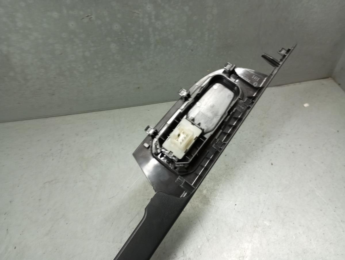 Mando / interruptor elevalunas delantero derecho RENAULT Trafic III (FG_) Imagem-1