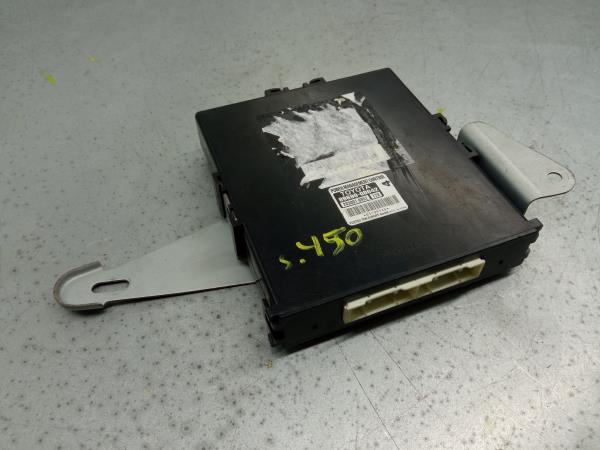 Module de confort TOYOTA Yaris (_P13_)