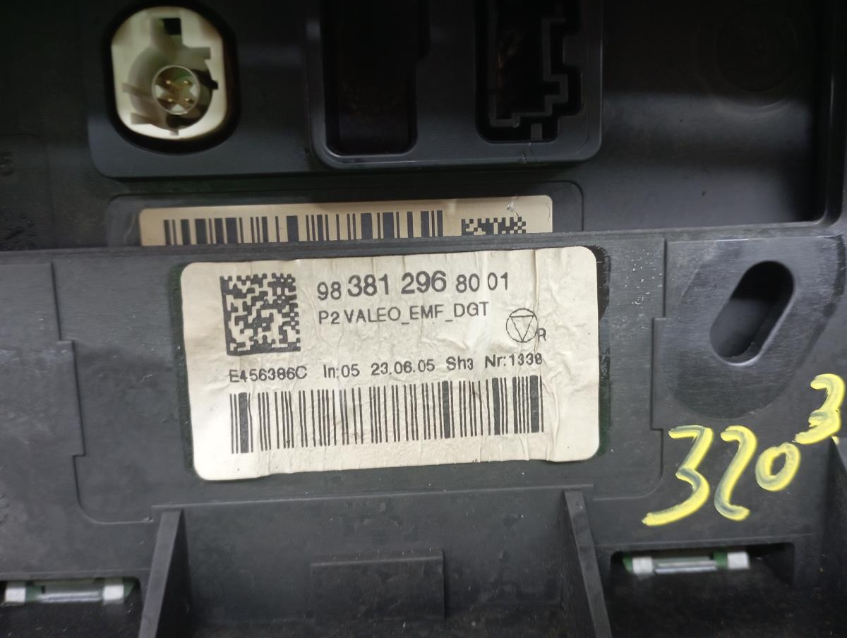 Kit Auto-rádio PEUGEOT 208 II Imagem-2