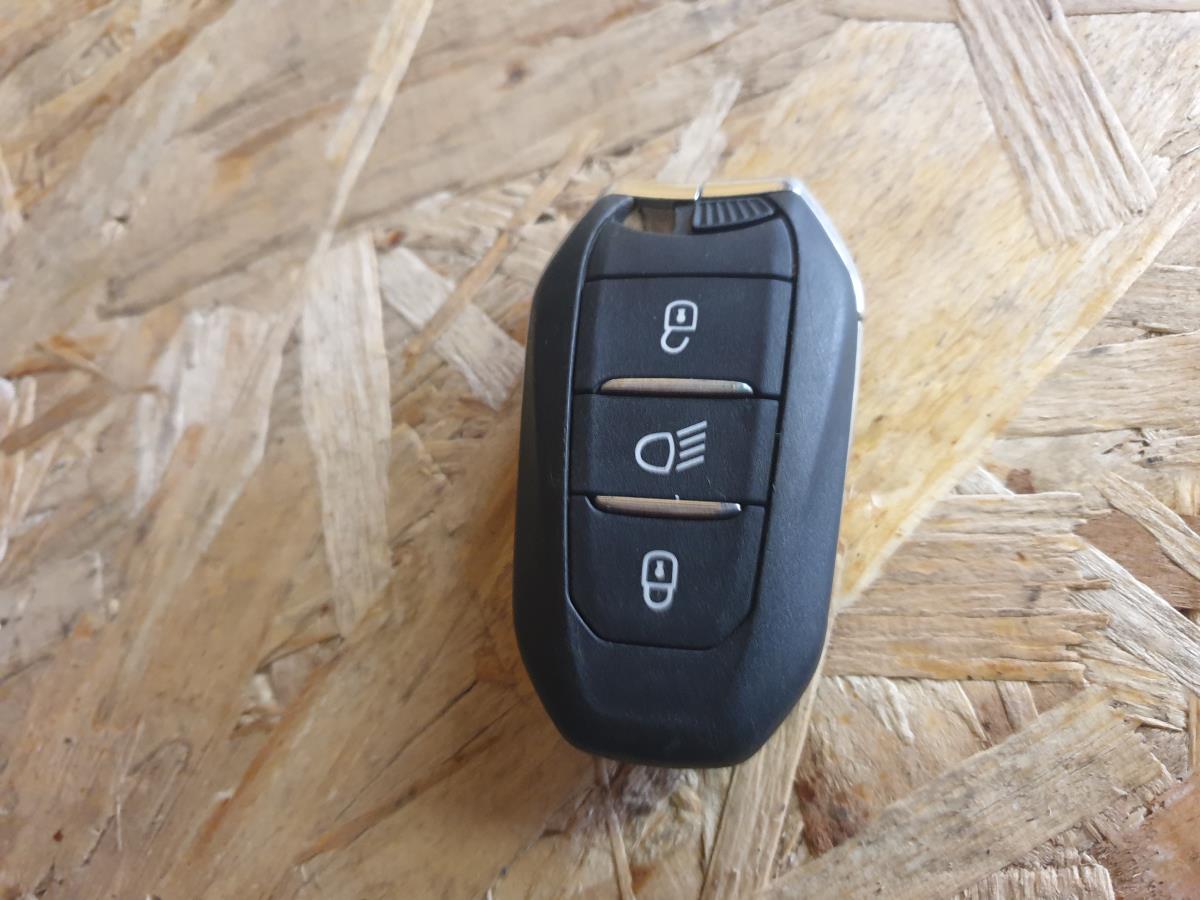 Commande PEUGEOT 2008 II (U_) Imagem-1