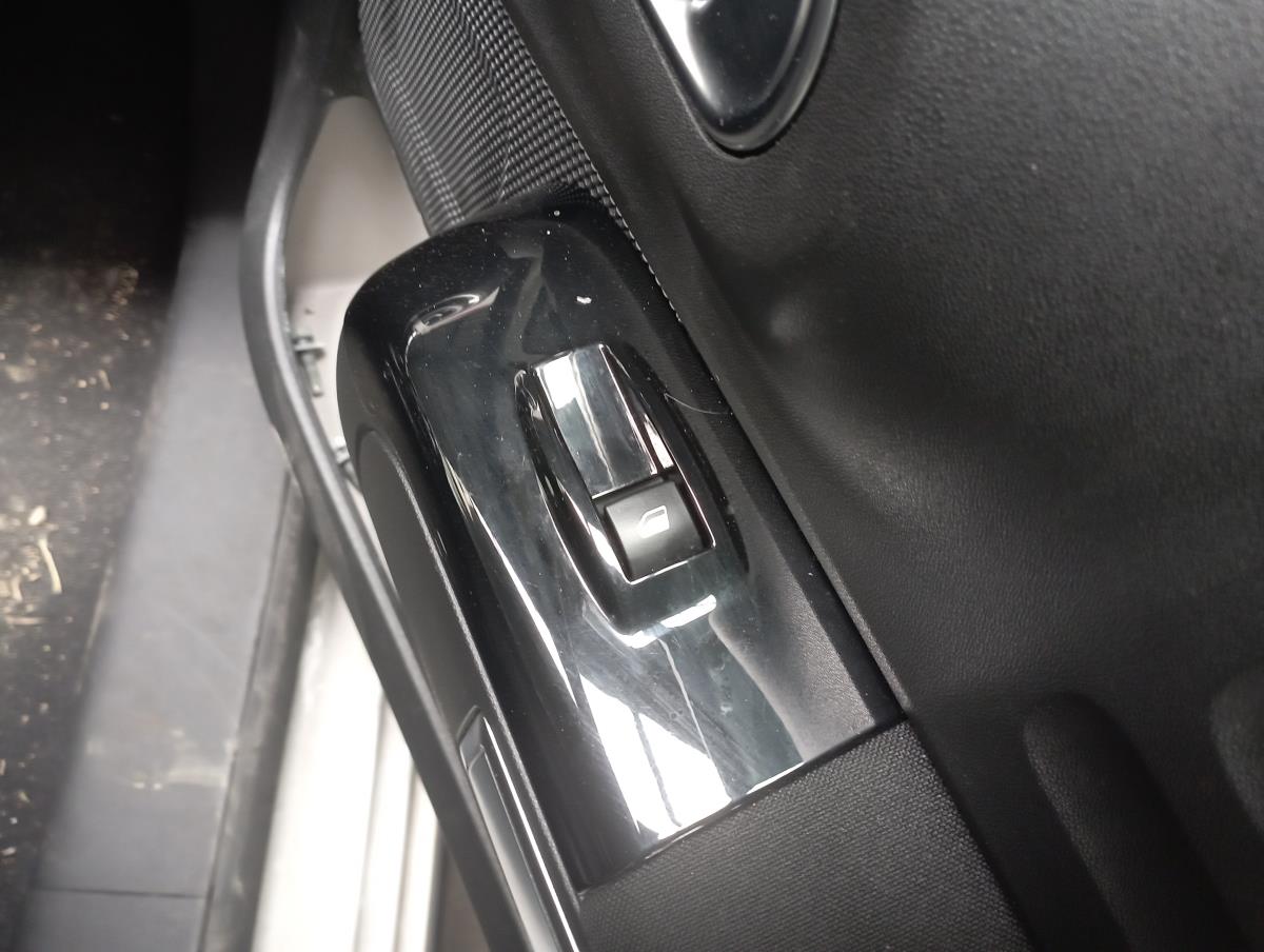 Mando / interruptor elevalunas delantero derecho CITROËN C3 III Van (SX_, SY_)