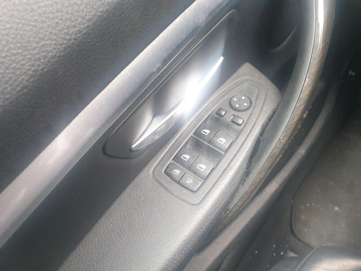 Commande / interrupteur lève-vitre Avant gauche BMW 3 Gran Turismo (F34)