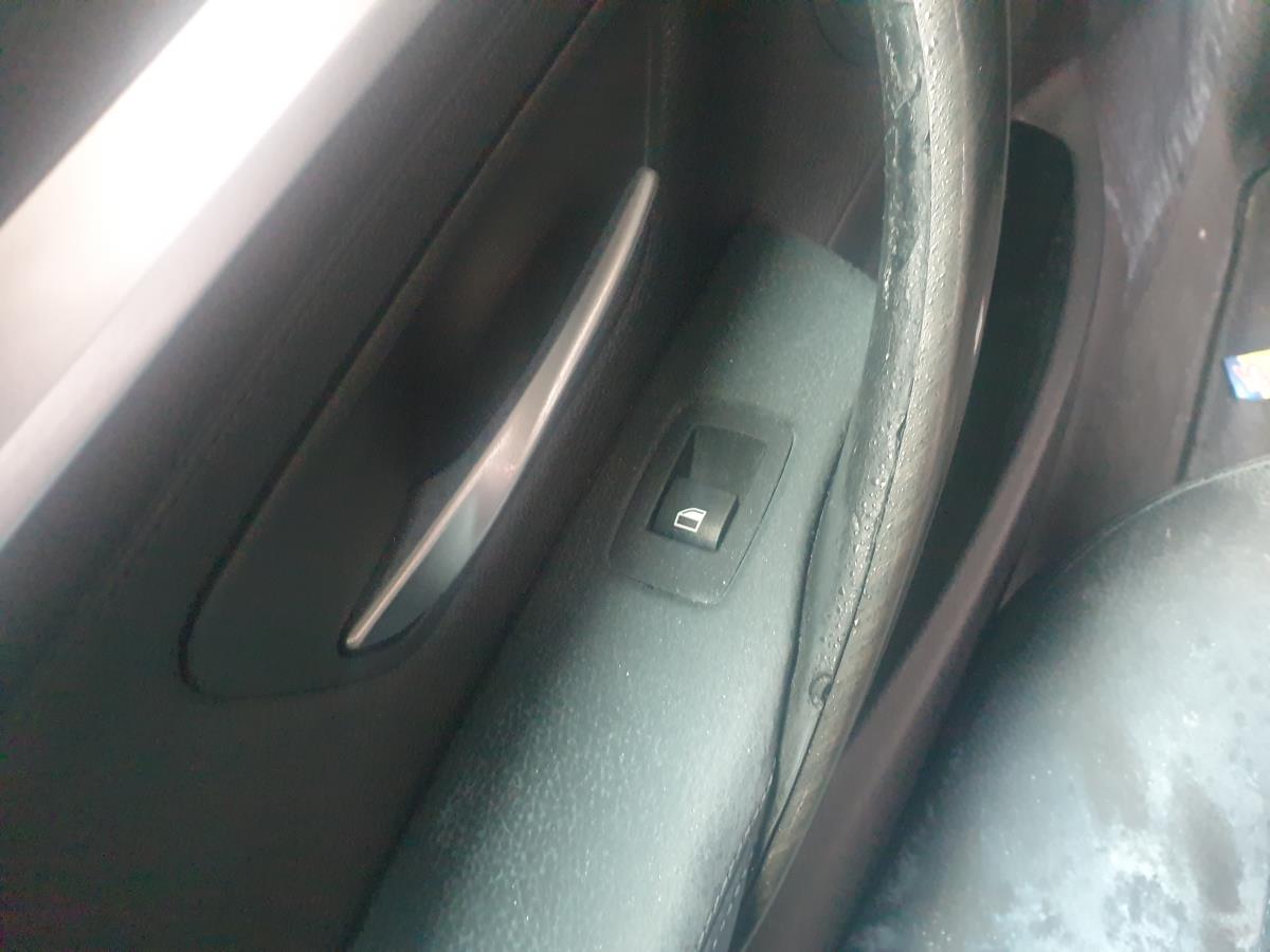 Commande / interrupteur lève-vitre Arrière gauche BMW 3 Gran Turismo (F34)