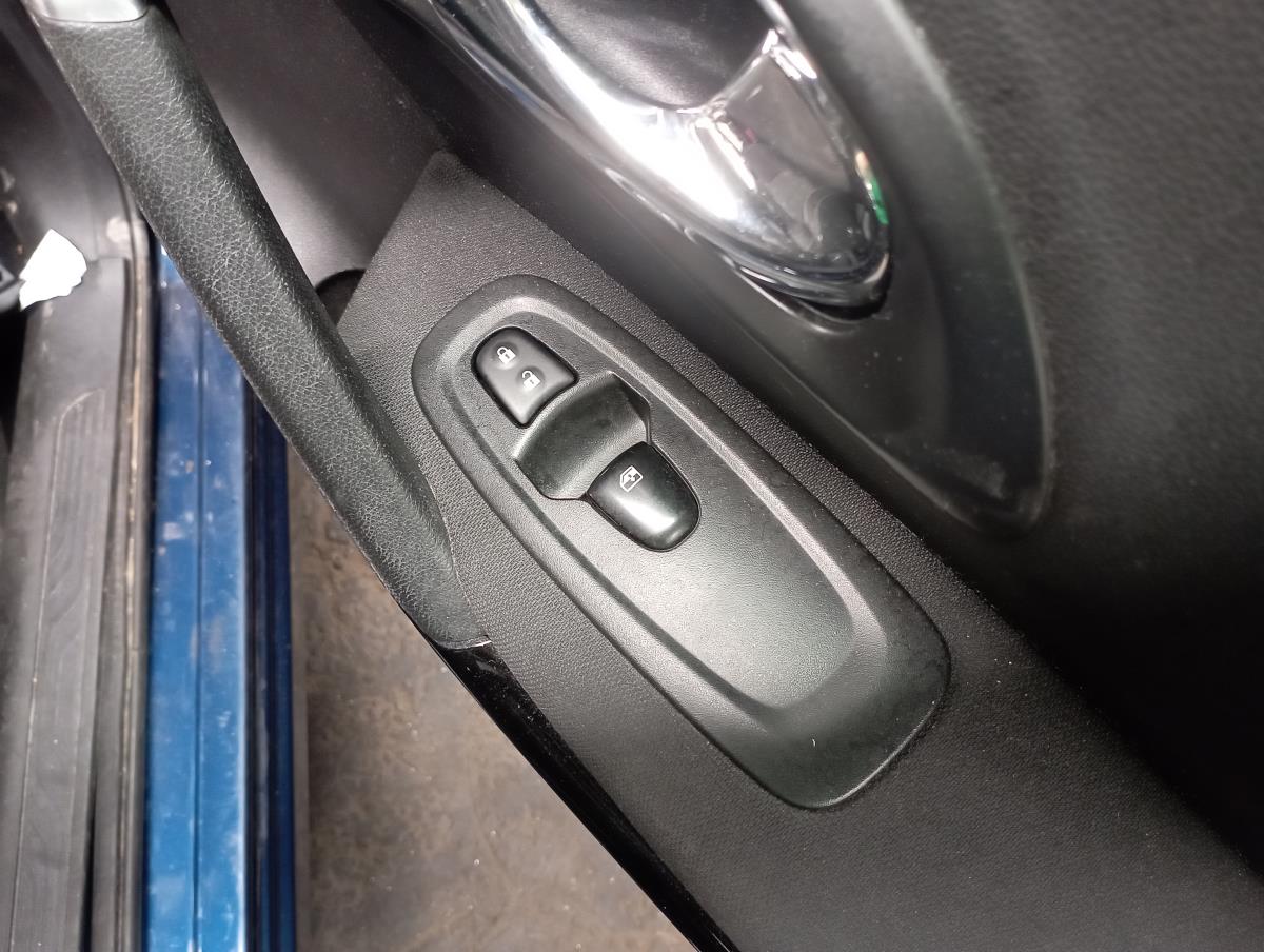 Mando / interruptor elevalunas delantero derecho RENAULT Kadjar (HA_, HL_)