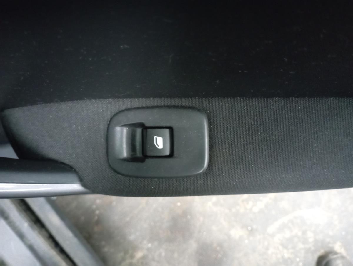 Commande / interrupteur lève-vitre Arrière Droite PEUGEOT 2008 I (CU_)