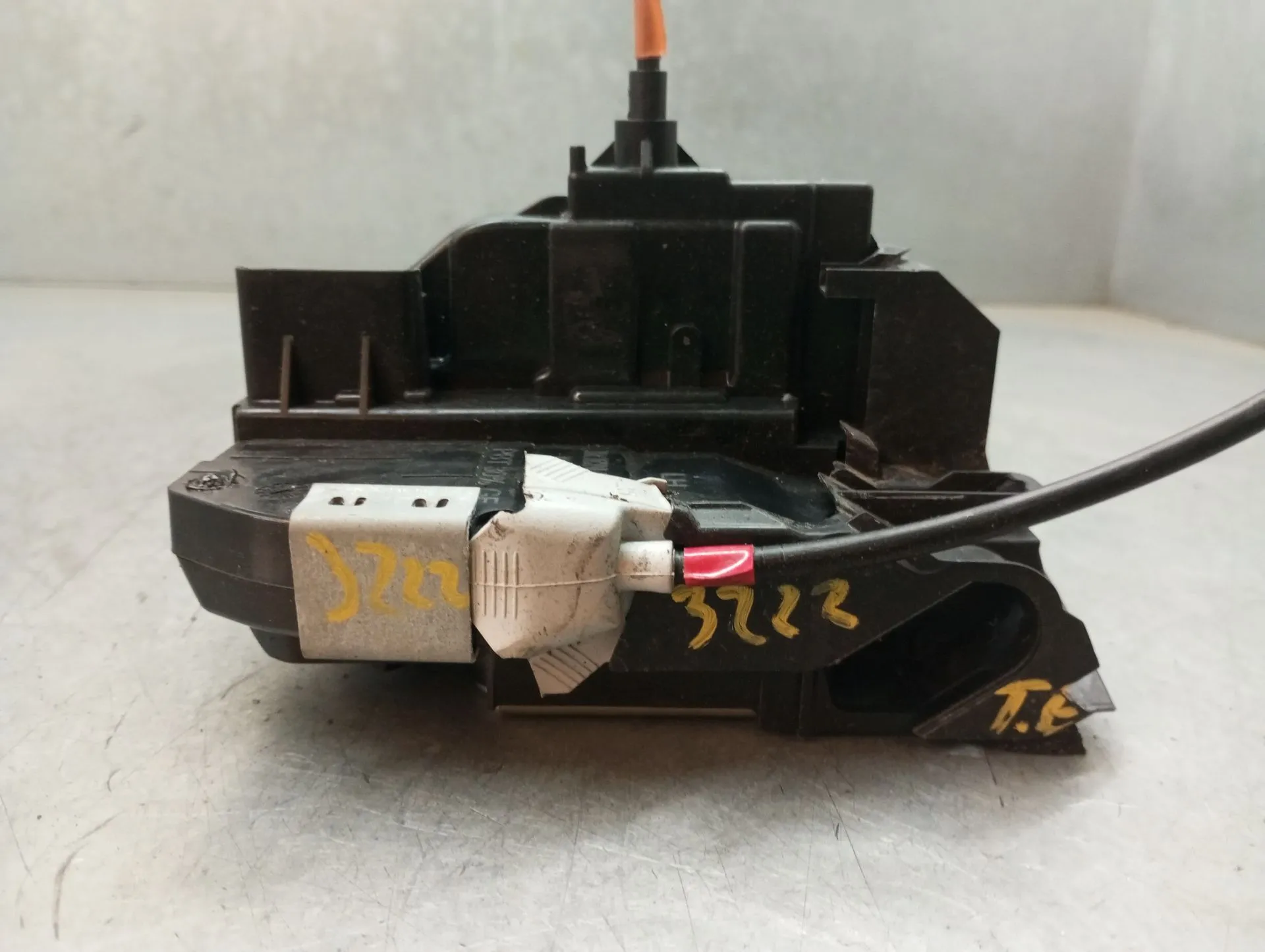 Cerradura / cierre puerta trasera izquierda RENAULT Kadjar (HA_, HL_)