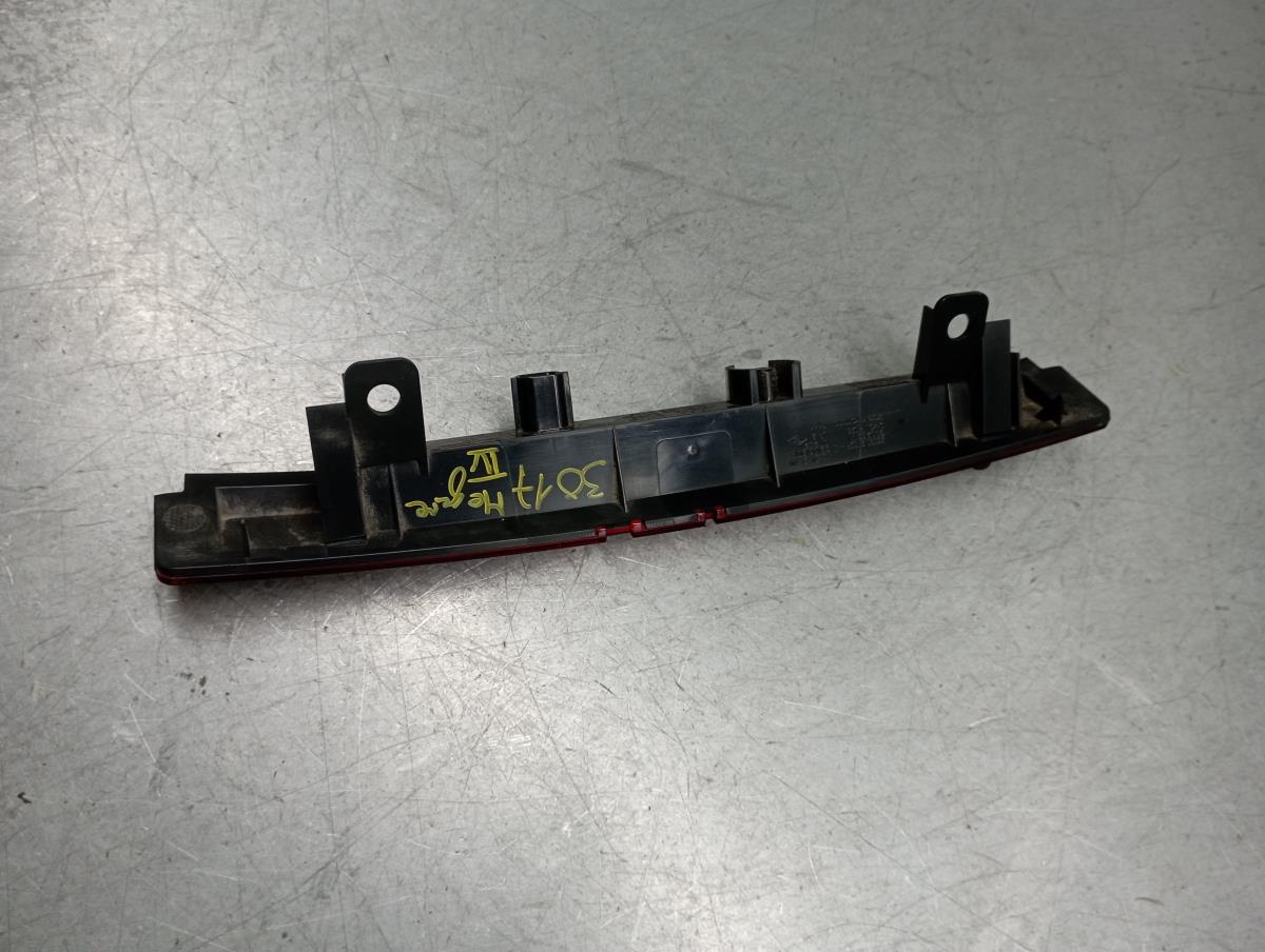 Additional stop light / 3rd stop light PEUGEOT 2008 II (U_) Imagem-3