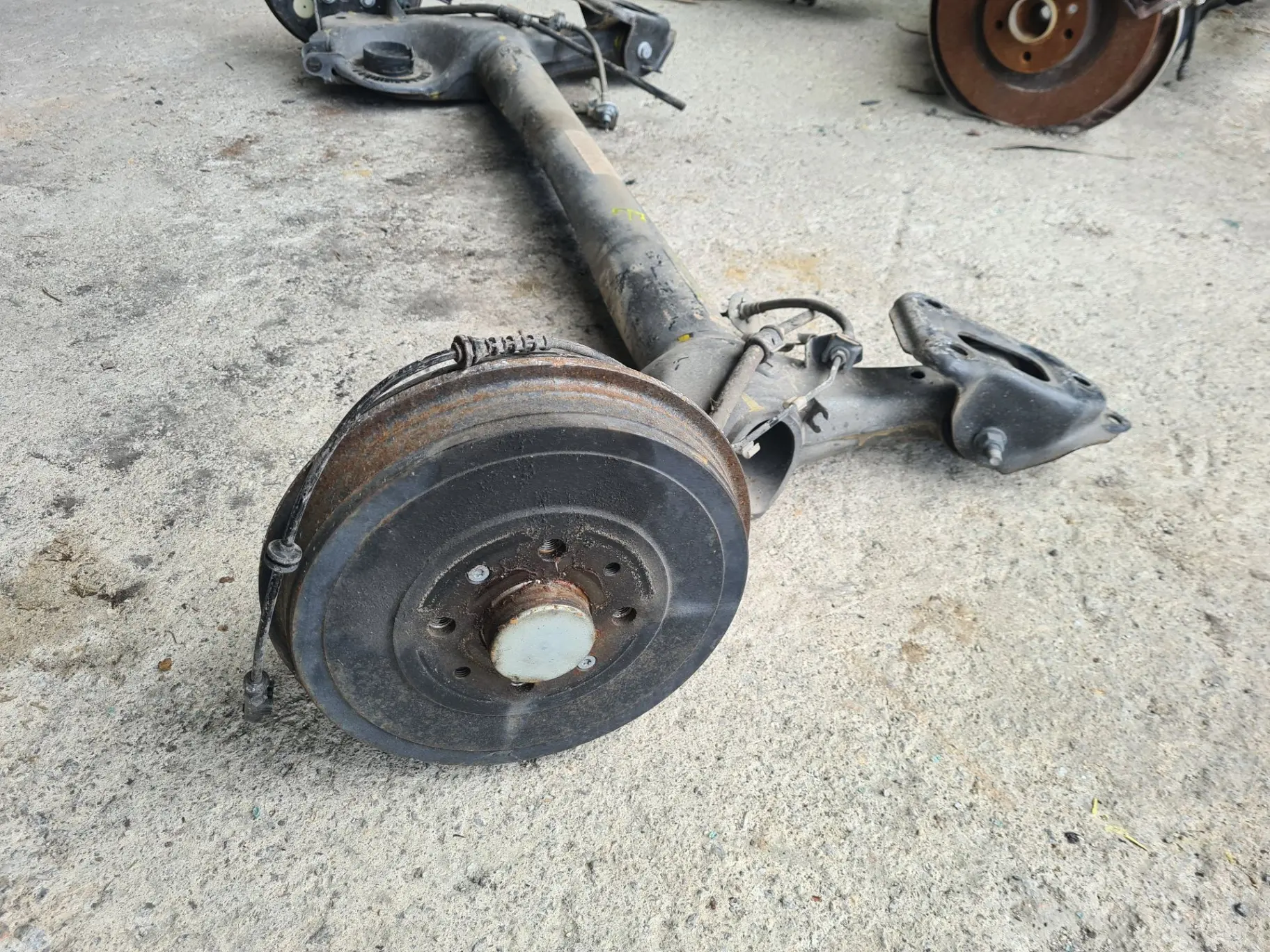Rear axle with drum brakes OPEL Corsa E Imagem-2