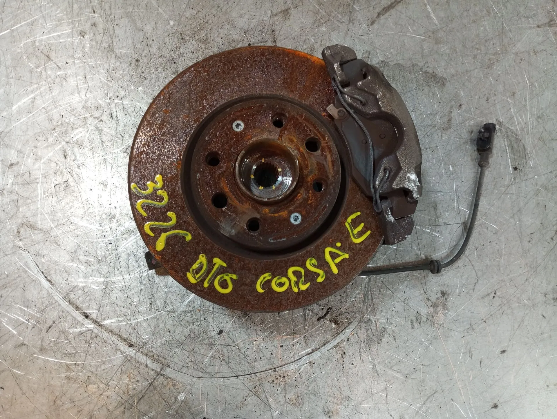 Fusée avant Droite OPEL Corsa E