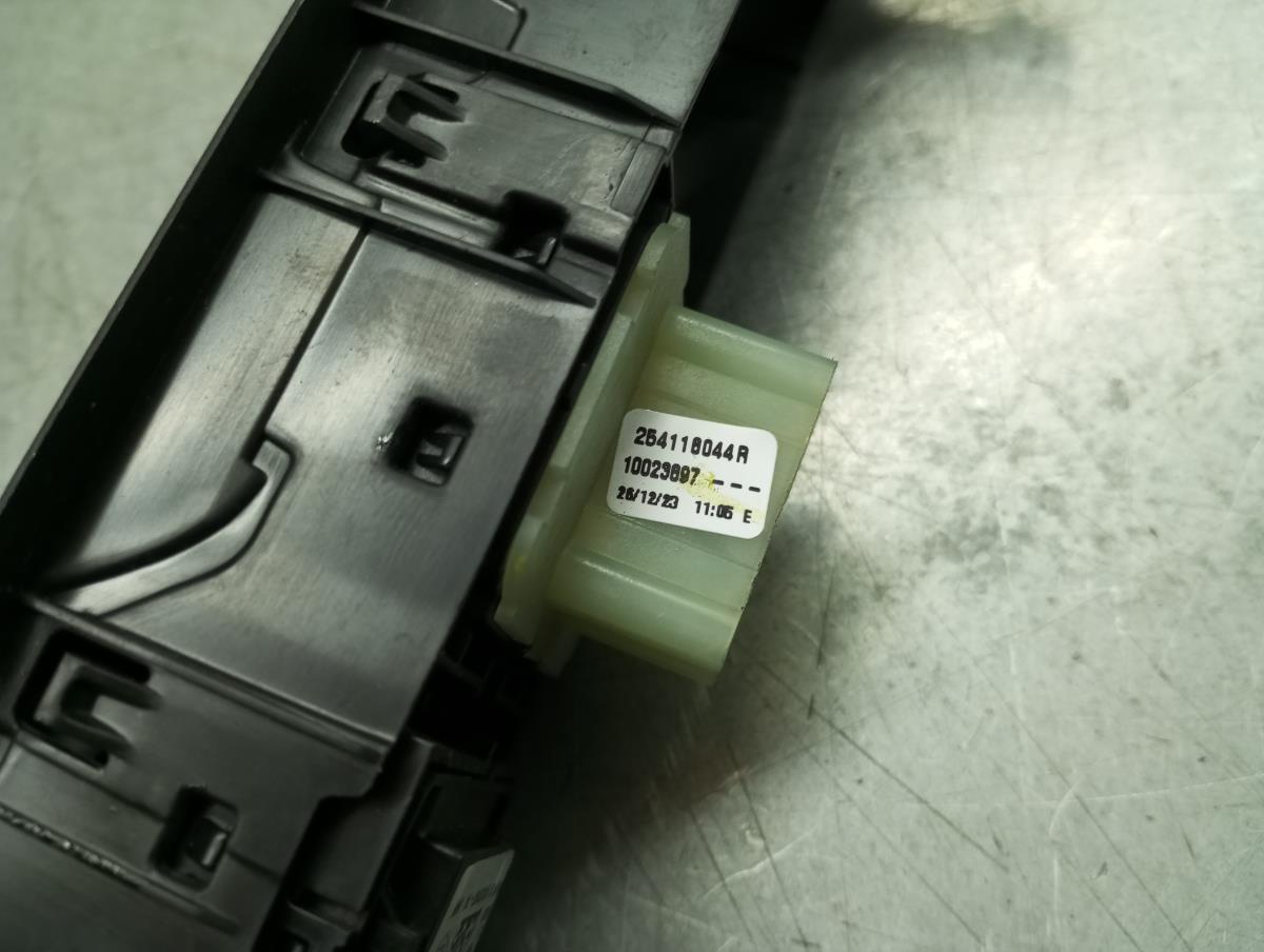 Comando / botão / interruptor vidros frente esquerdo RENAULT Kangoo III Imagem-4