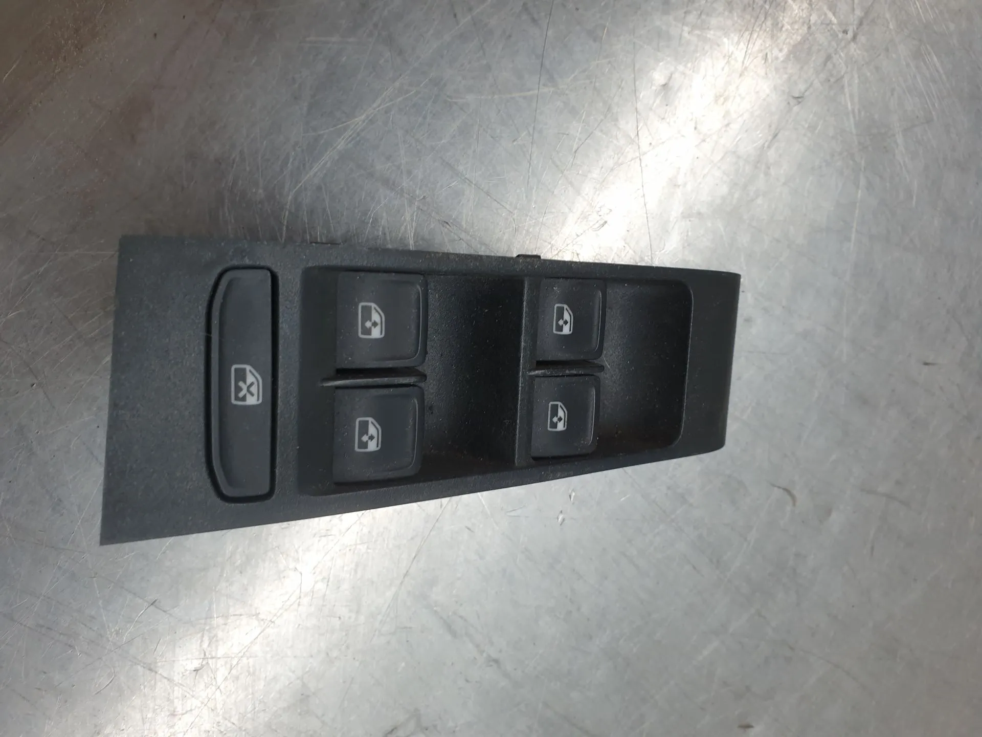 Left Front window control SKODA Fabia III Hatchback (NJ3) Imagem-2
