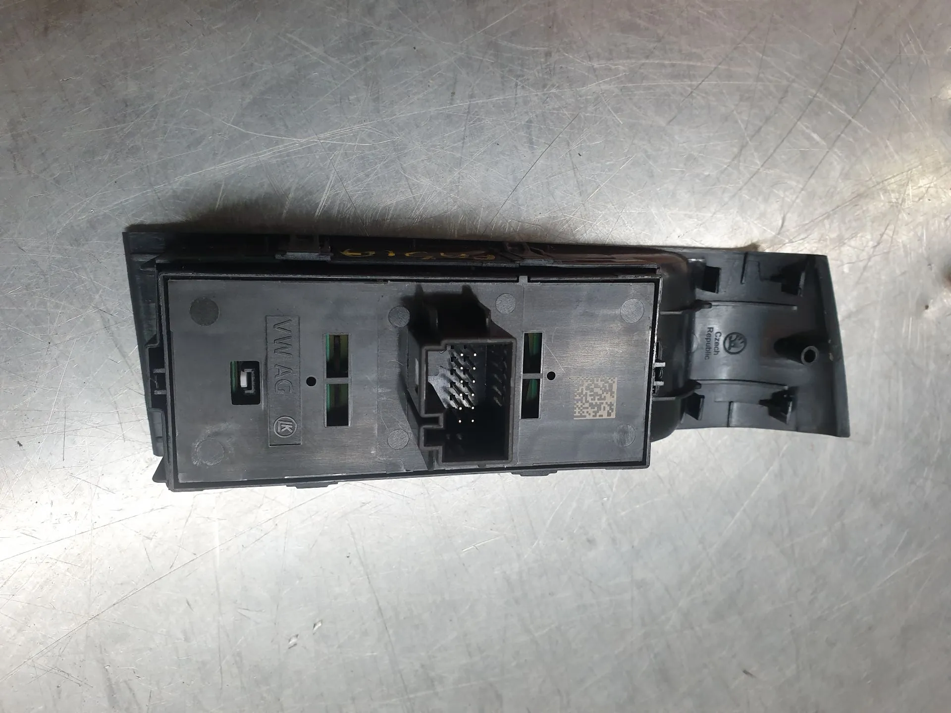 Left Front window control SKODA Fabia III Hatchback (NJ3) Imagem-3