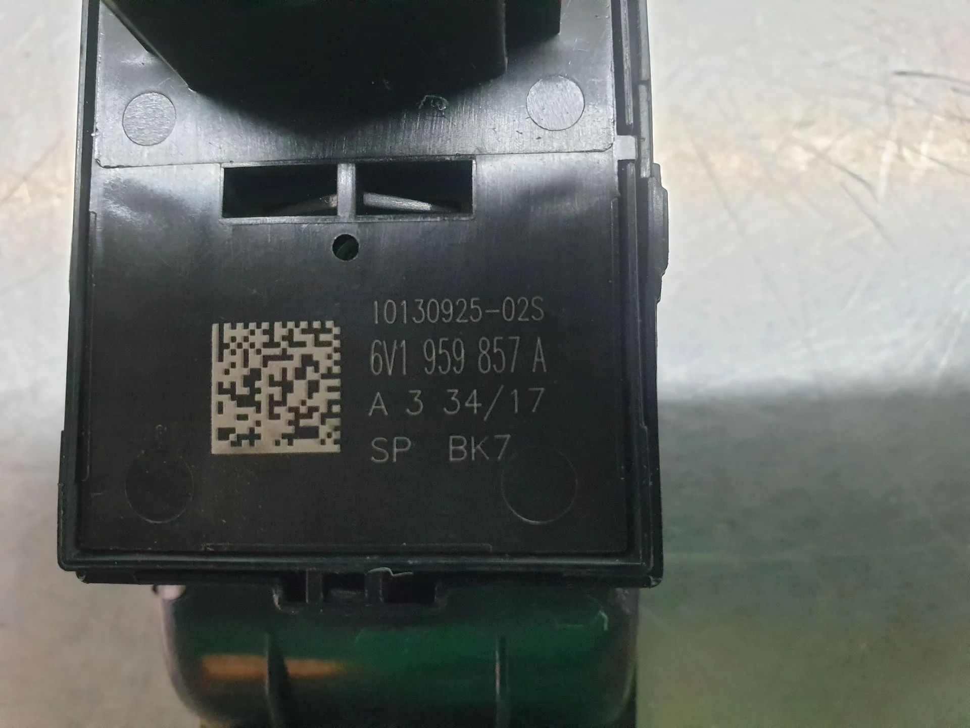 Left Front window control SKODA Fabia III Hatchback (NJ3) Imagem-4