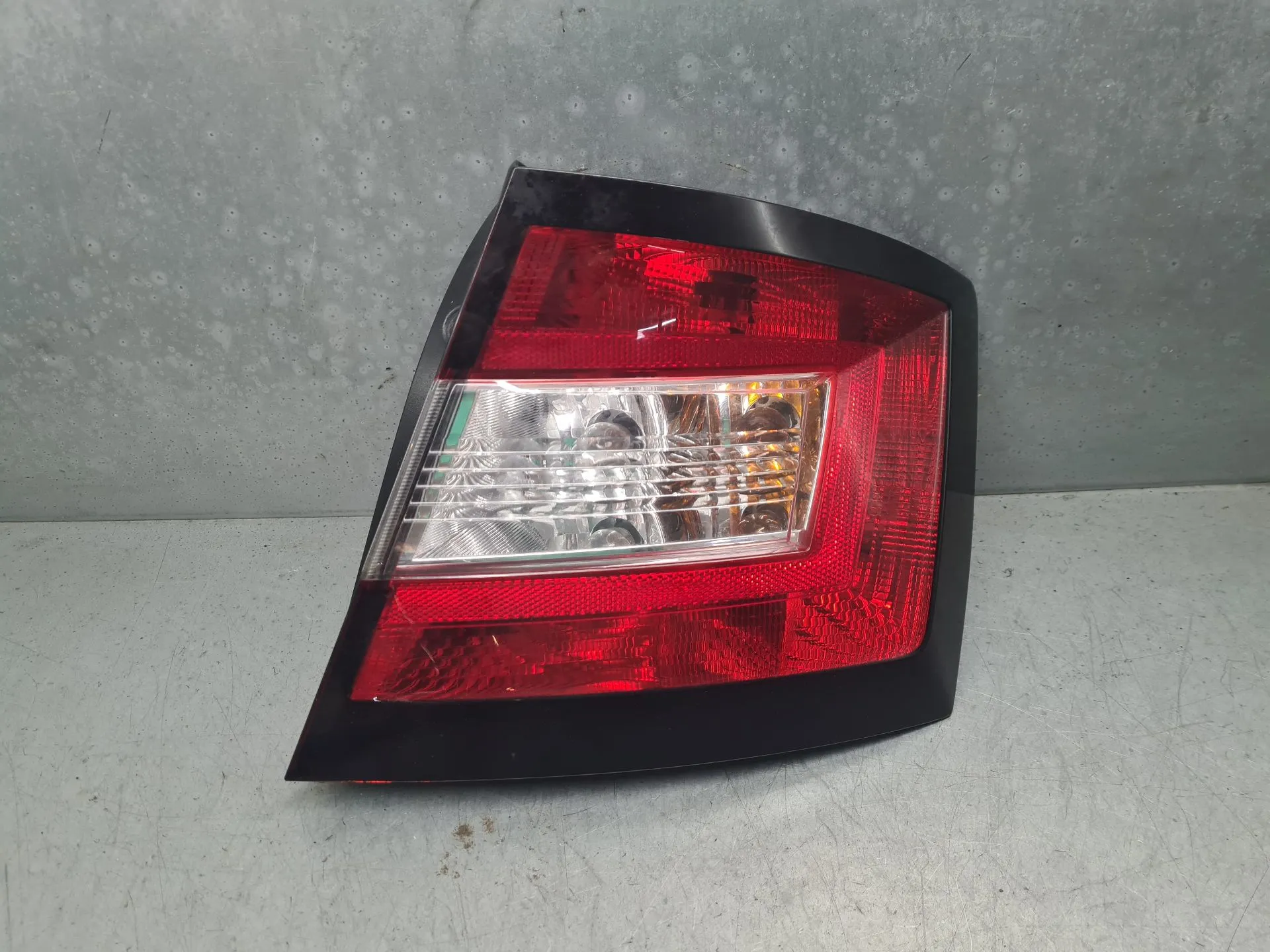 Feu arrière Droite SKODA Fabia III Hatchback (NJ3)