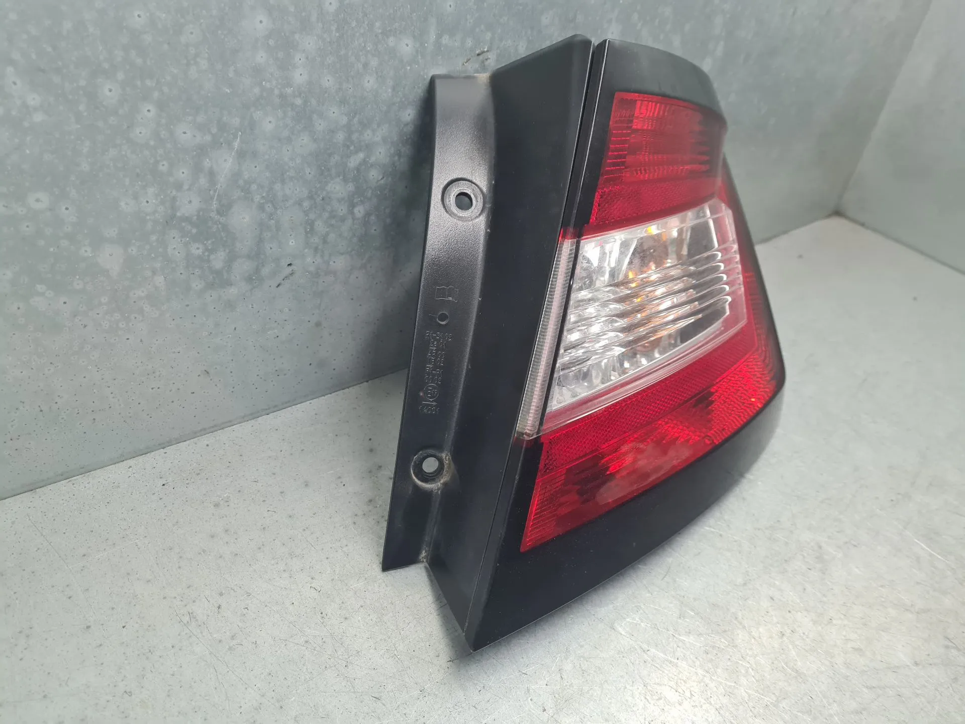 Feu arrière Droite SKODA Fabia III Hatchback (NJ3) Imagem-1