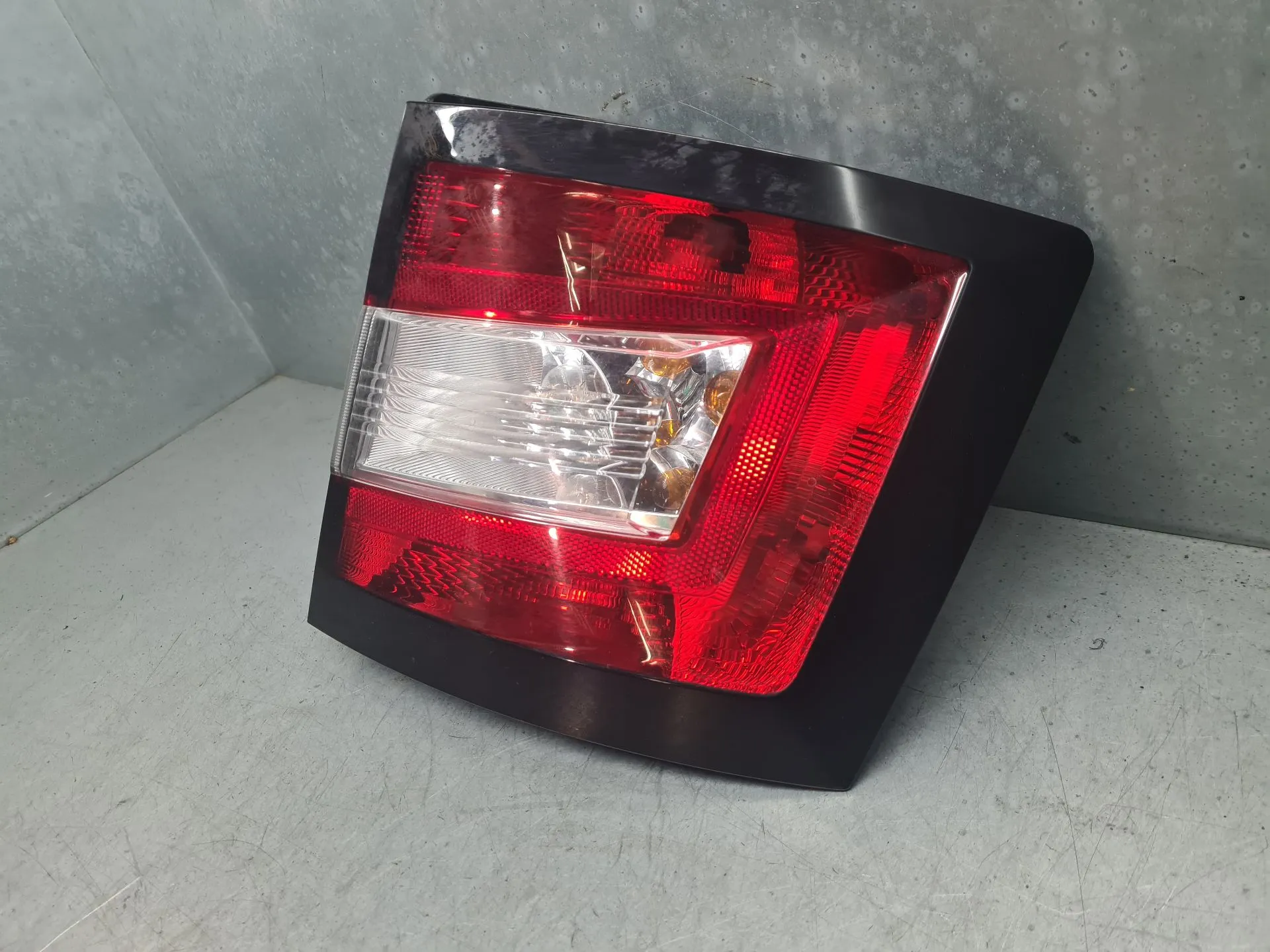 Feu arrière Droite SKODA Fabia III Hatchback (NJ3) Imagem-2