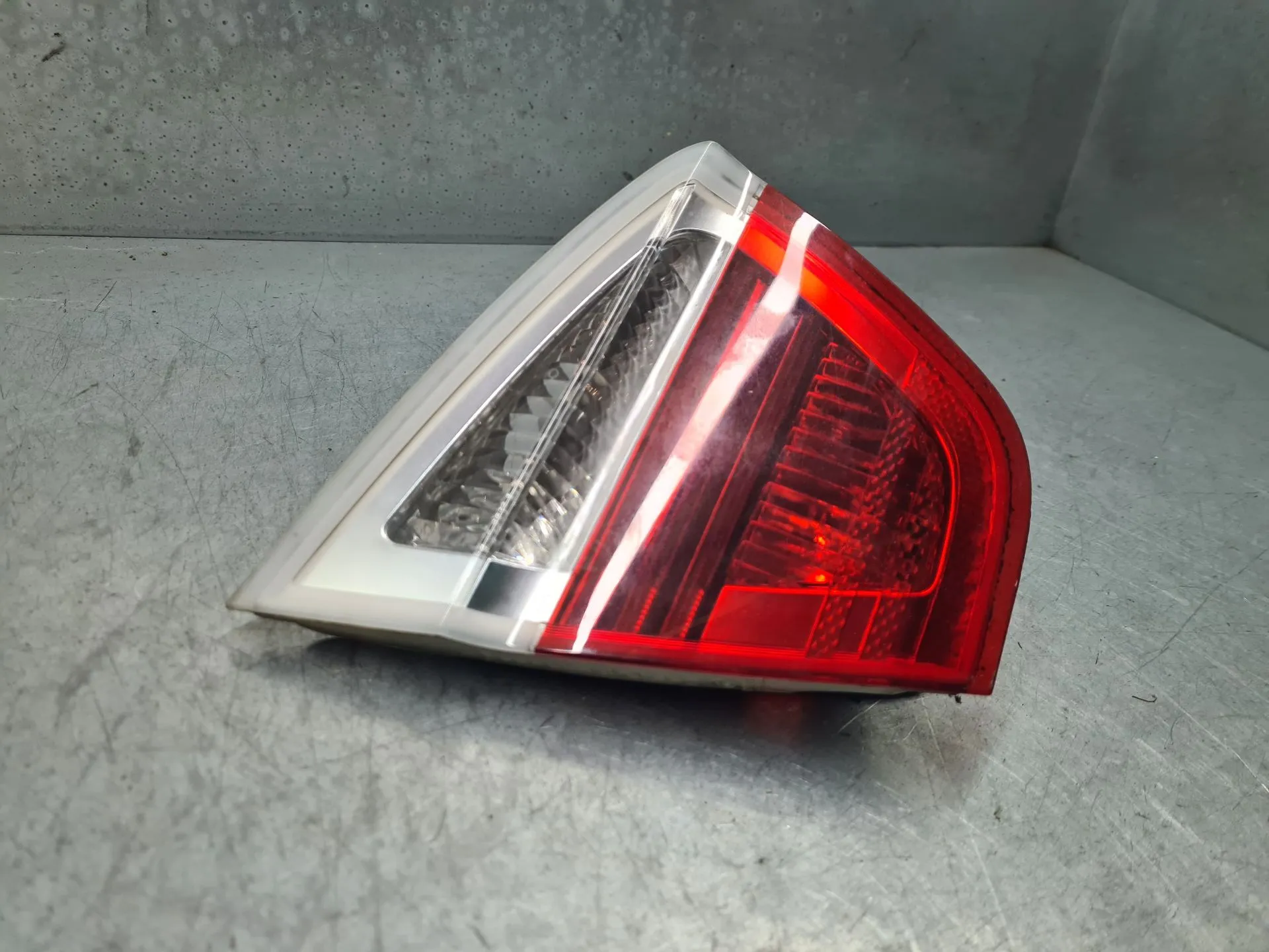 Left Tailgate light  BMW 3 (E90) Imagem-1