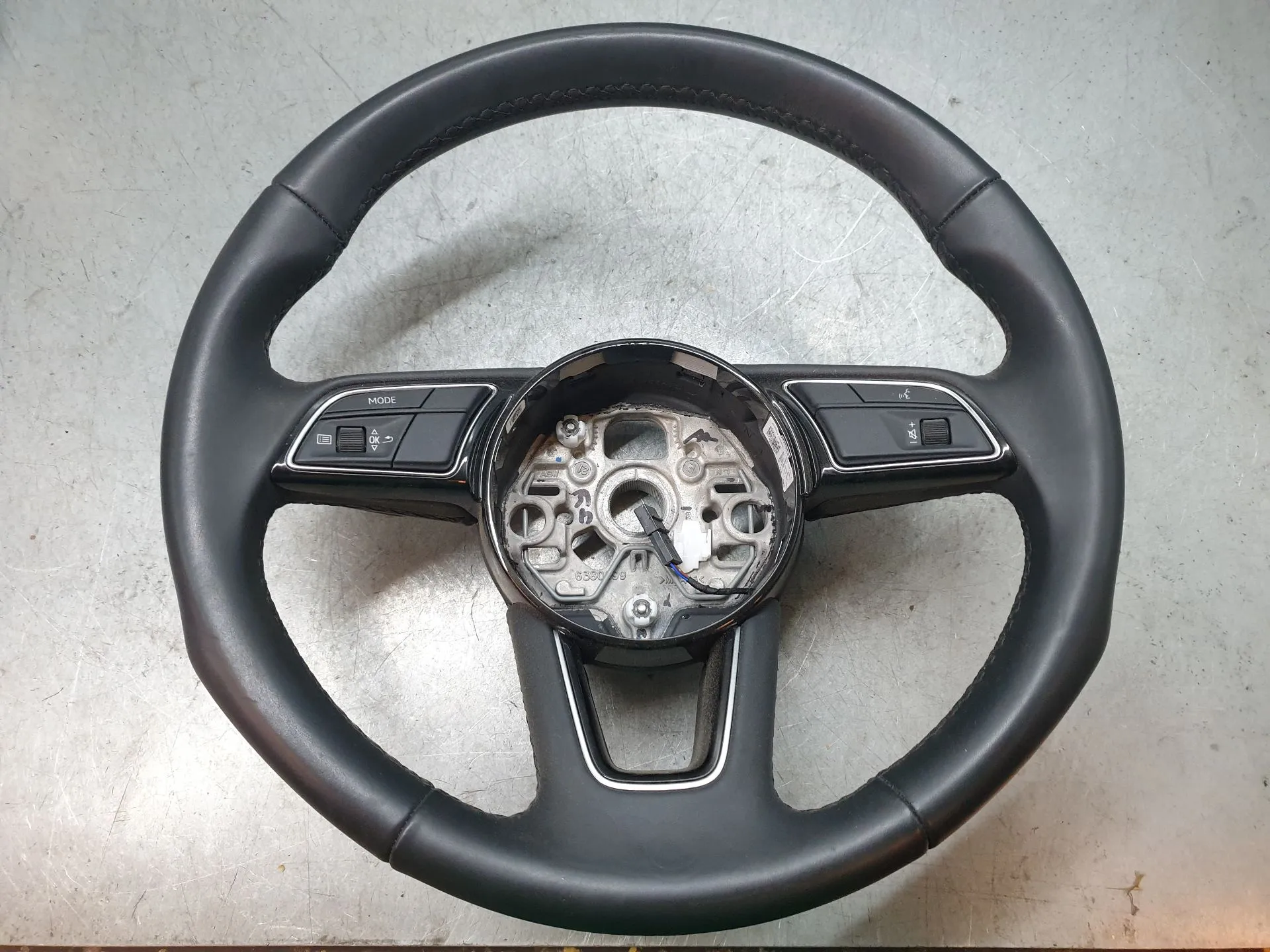 Volant de direction AUDI A3 Sportback (8YA)