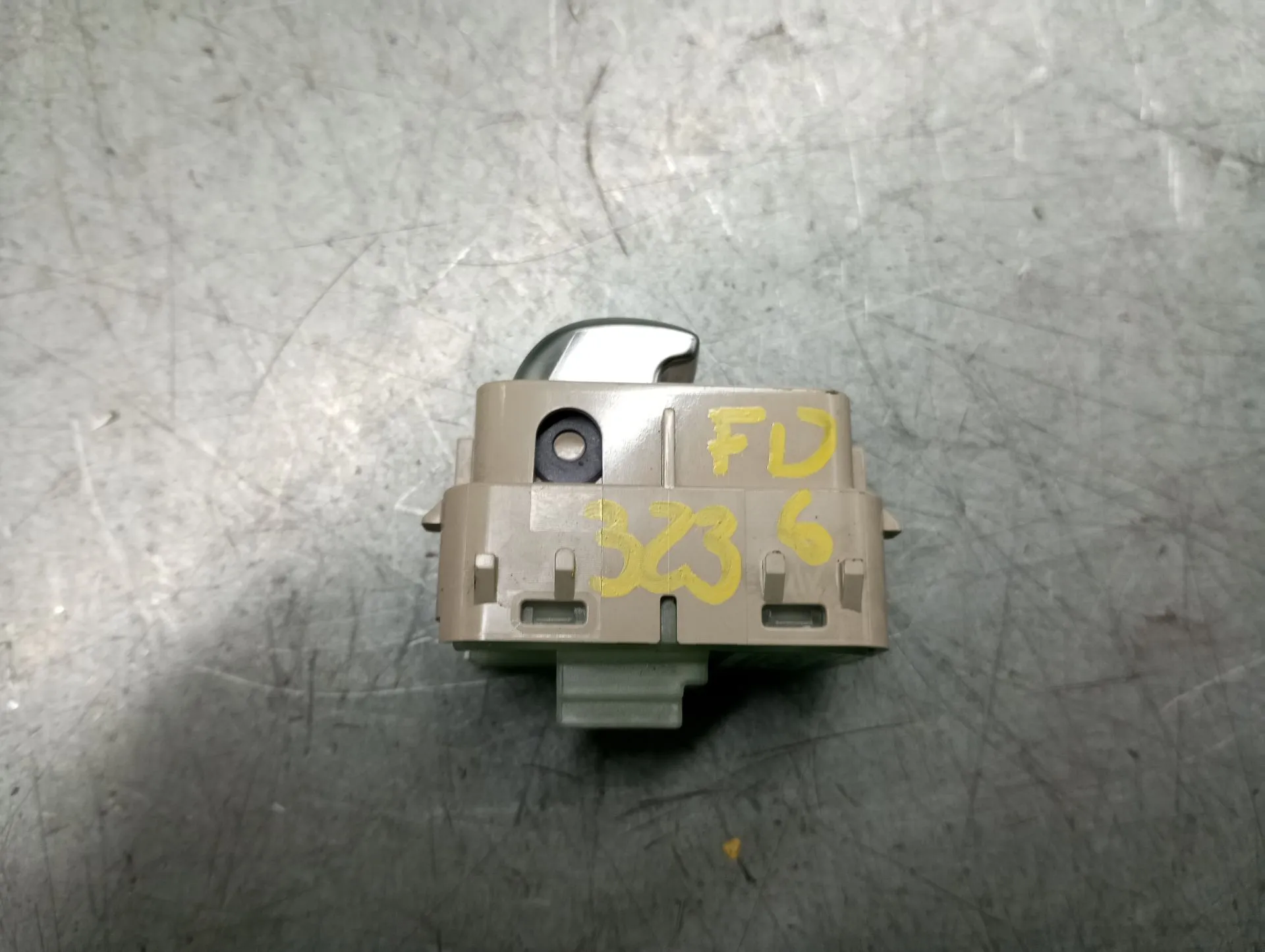 Mando / interruptor elevalunas delantero derecho MERCEDES-BENZ GLC Coupé (C253) Imagem-1