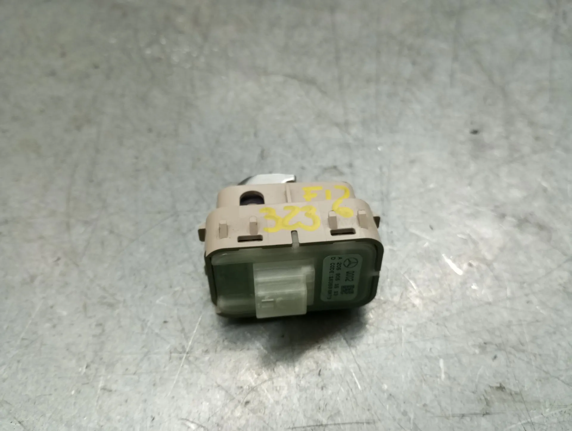 Mando / interruptor elevalunas delantero derecho MERCEDES-BENZ GLC Coupé (C253) Imagem-2