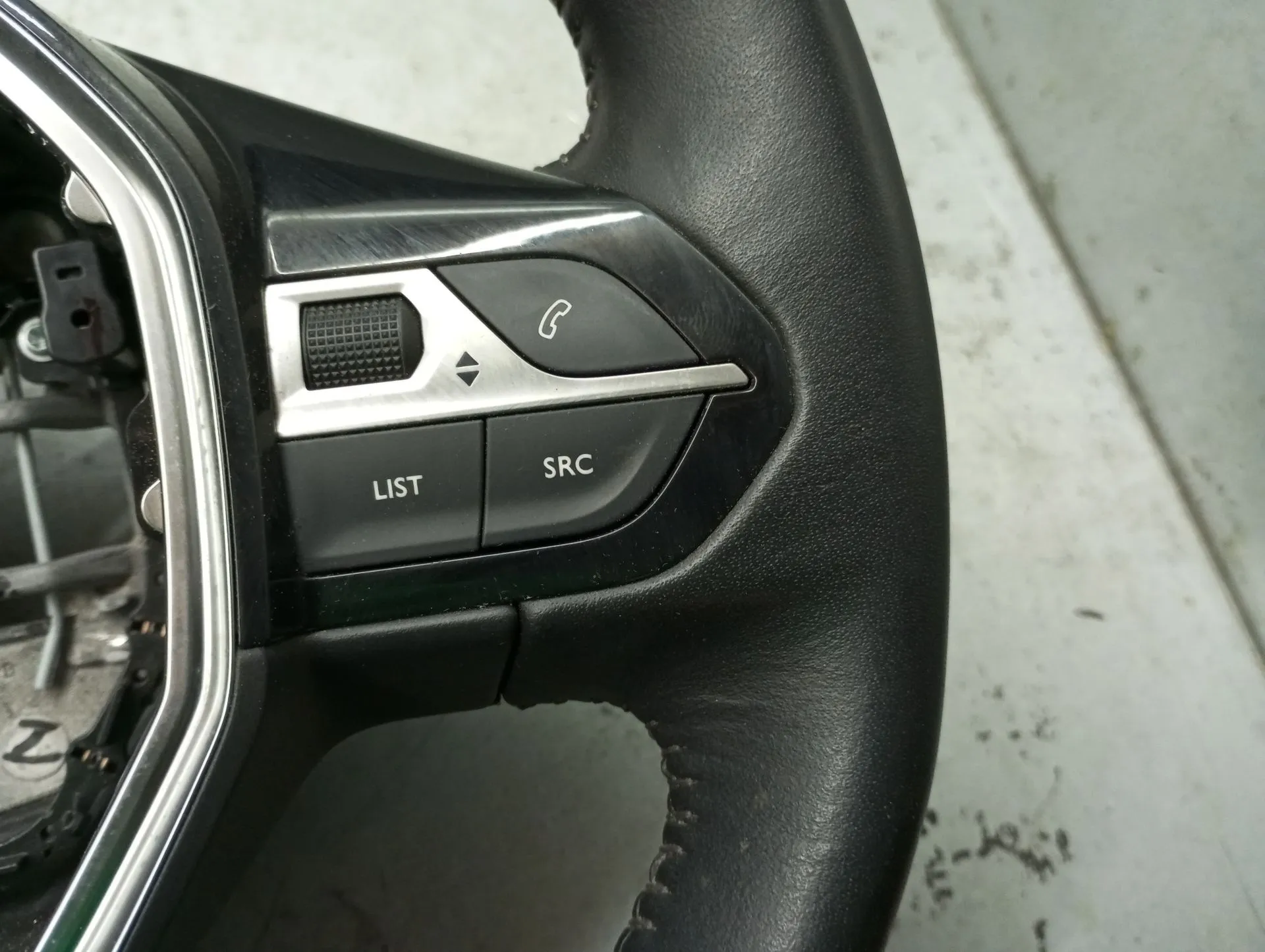 Volante PEUGEOT 208 II Imagem-4