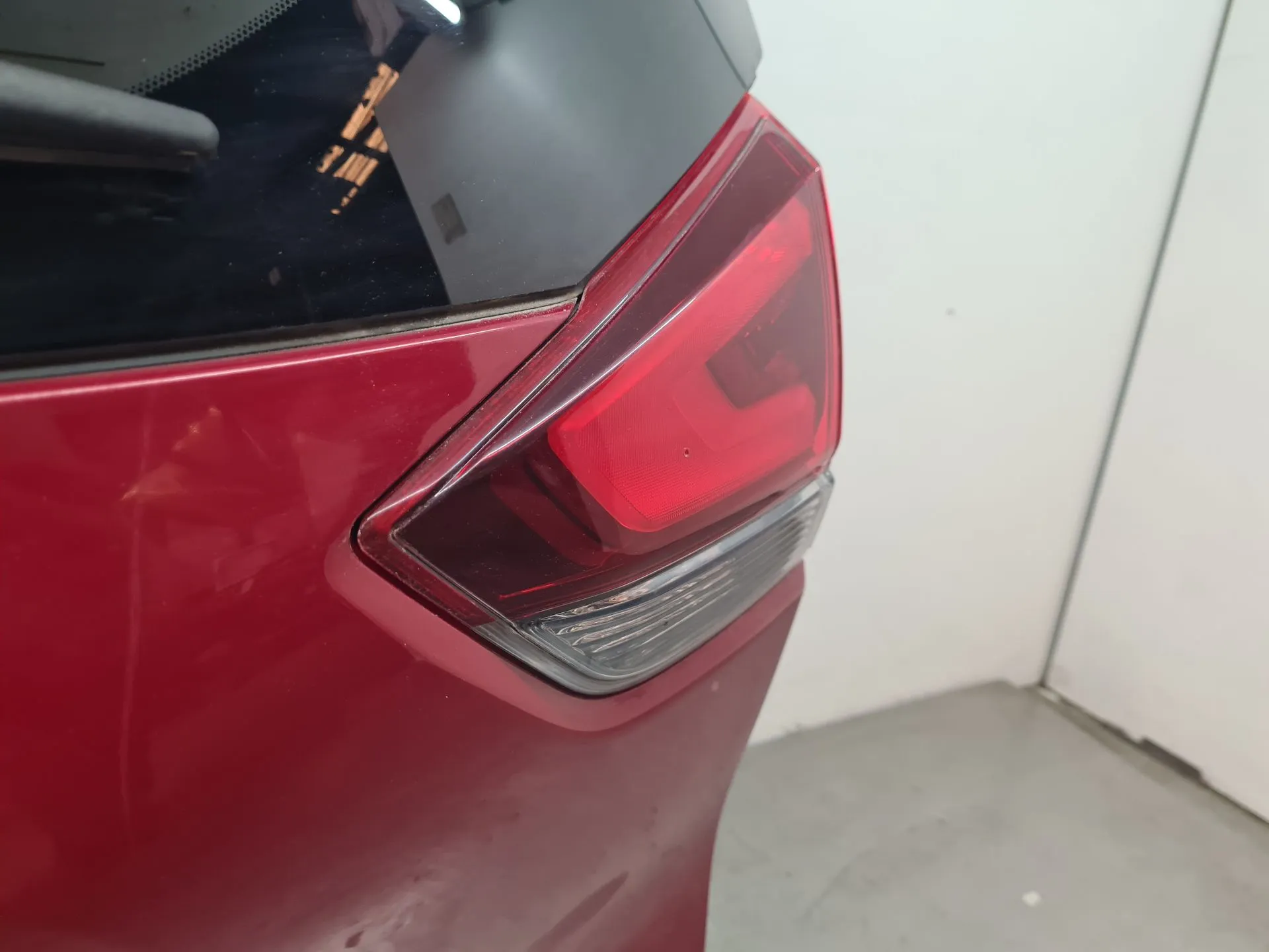 Fanale Destro Baule NISSAN X-Trail (T32) Imagem-1