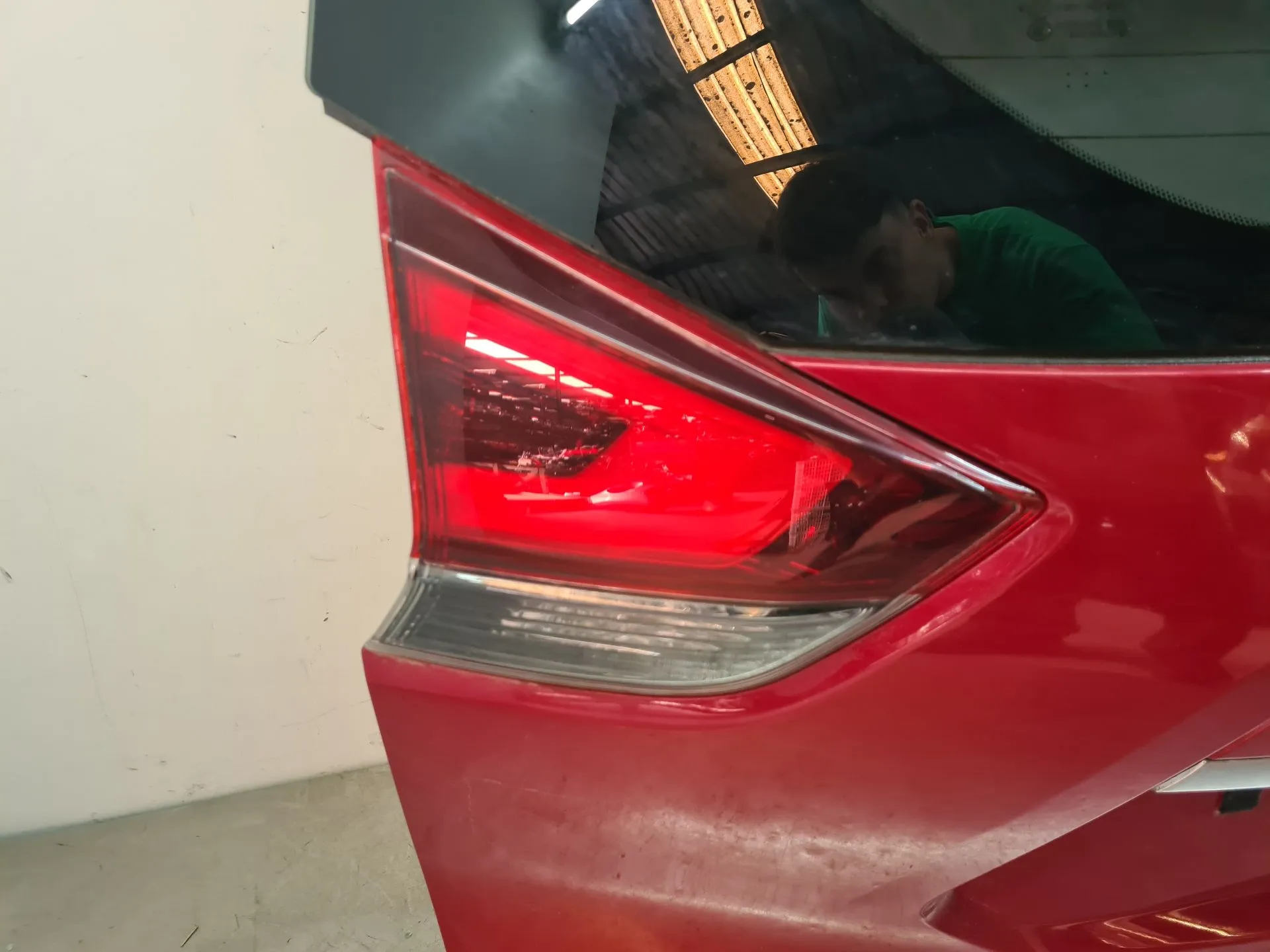 Feu de coffre Gauche NISSAN X-Trail (T32) Imagem-1