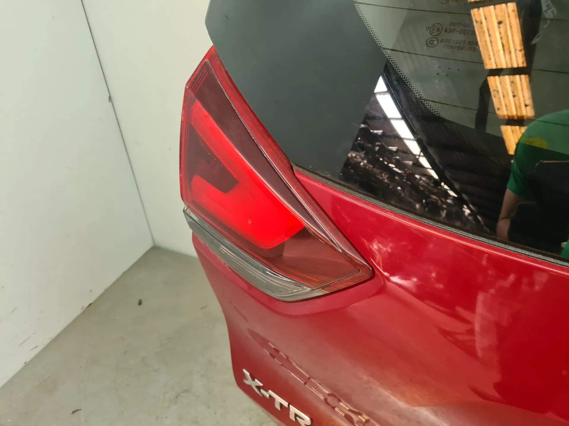 Feu de coffre Gauche NISSAN X-Trail (T32) Imagem-3