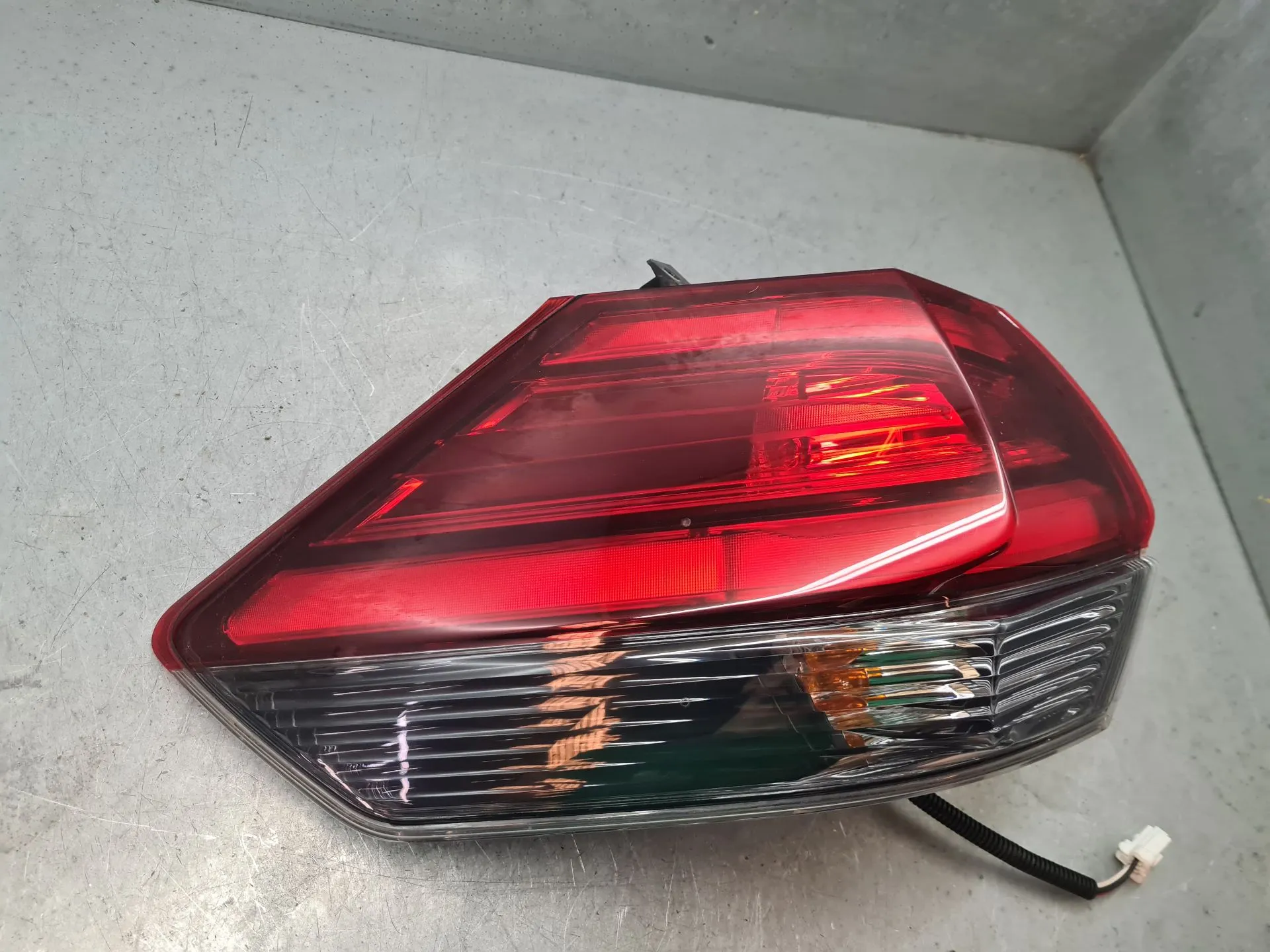 Feu arrière Gauche NISSAN X-Trail (T32)