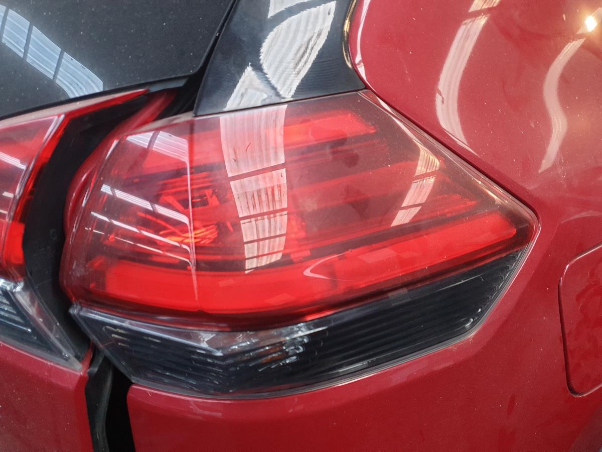 Feu arrière Droite NISSAN X-Trail (T32)