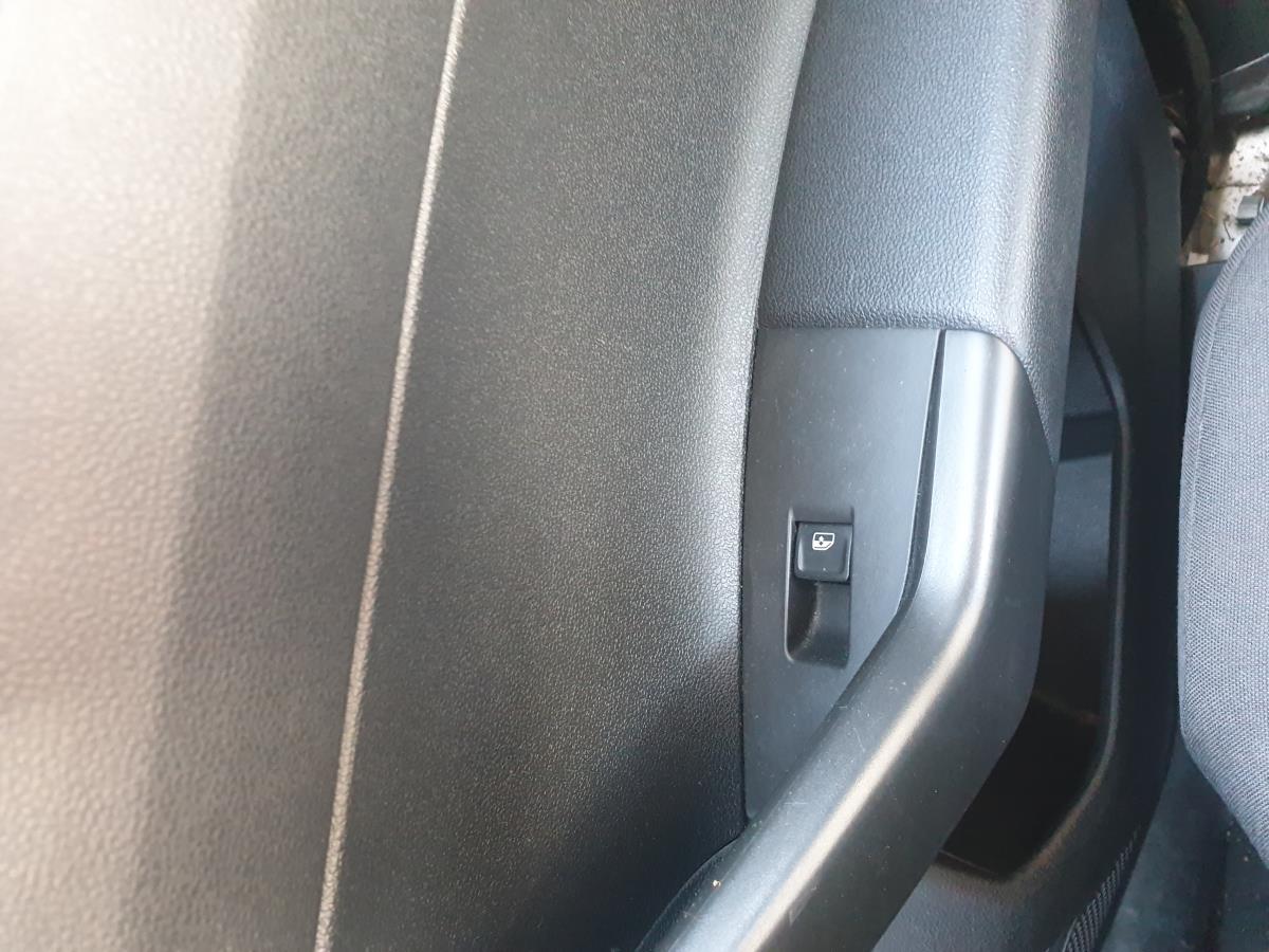 Commande / interrupteur lève-vitre Arrière Droite VOLKSWAGEN Polo (AW1)