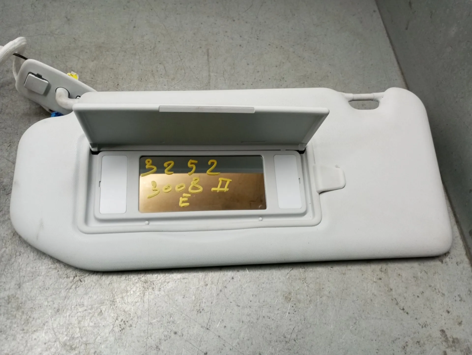 Pála de sol esquerda PEUGEOT 3008 II (M_)