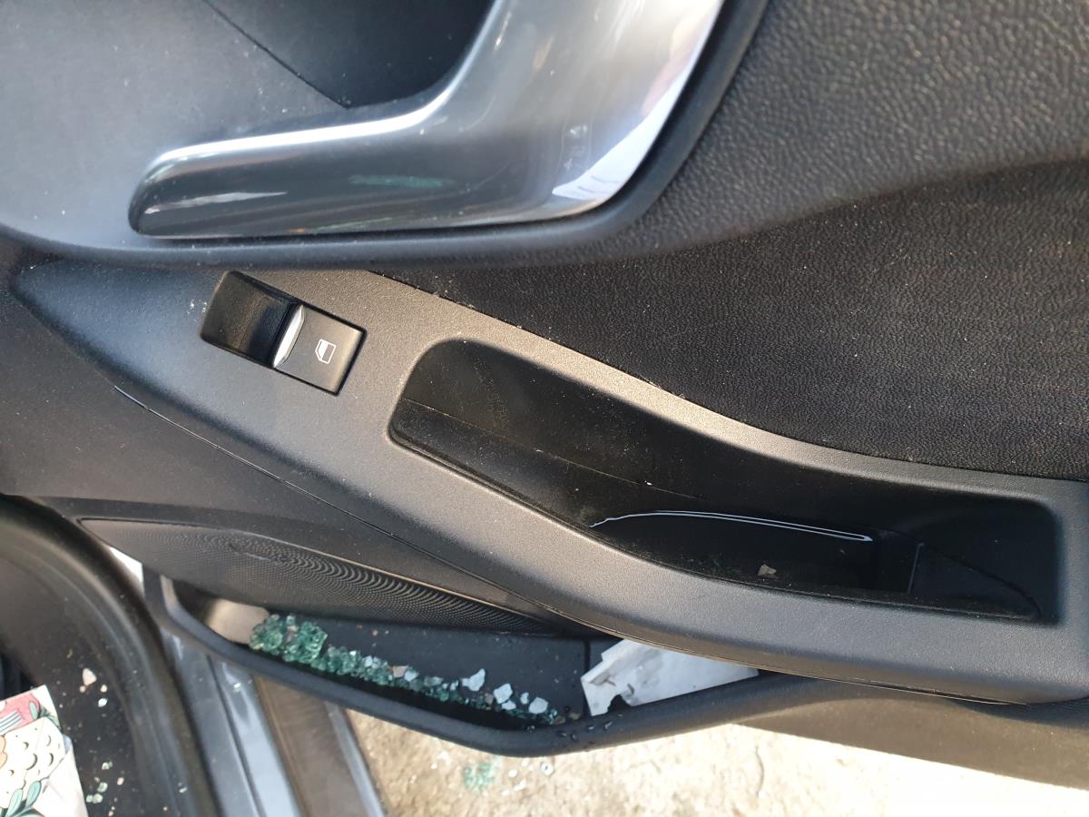 Mando / interruptor elevalunas delantero derecho FORD Fiesta VII (HJ, HF)