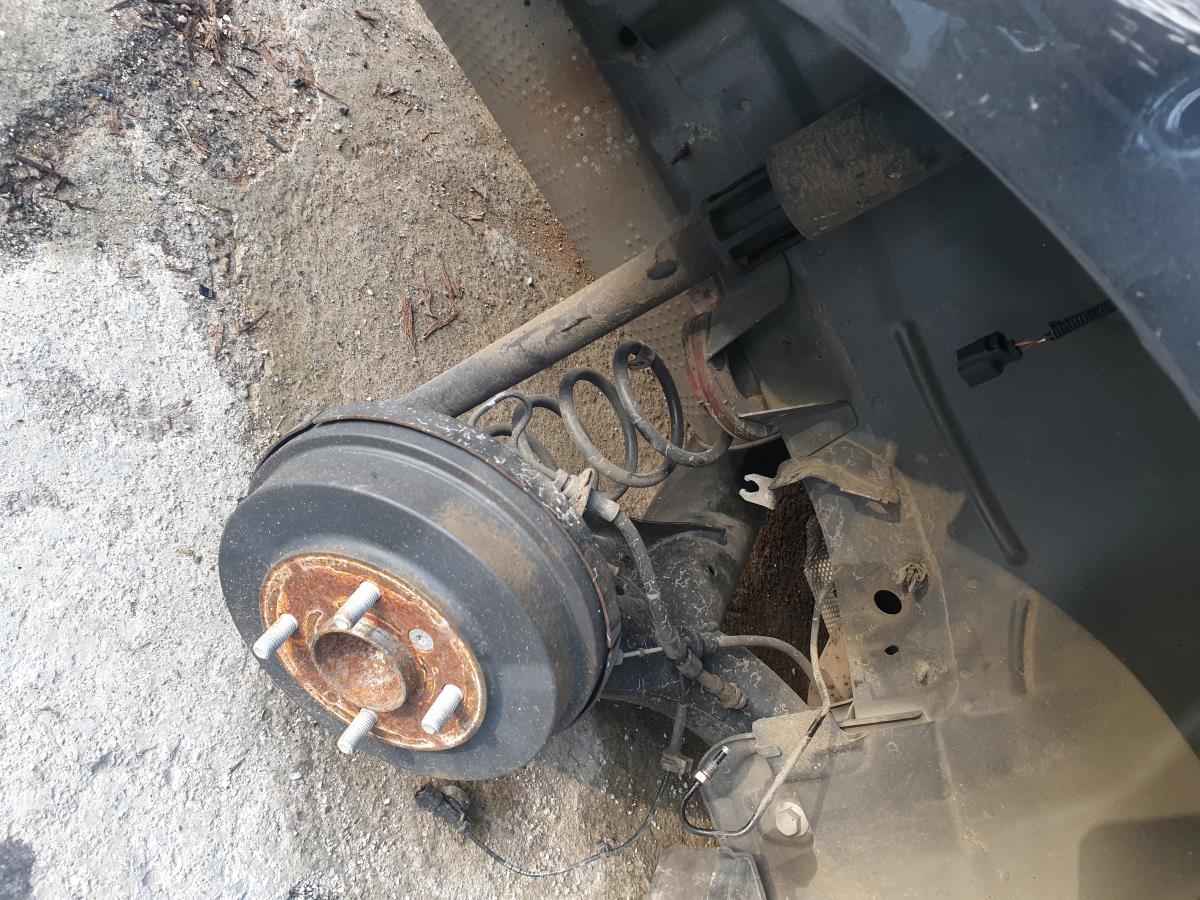 Essieu arrière à tambours FORD Fiesta VII (HJ, HF)