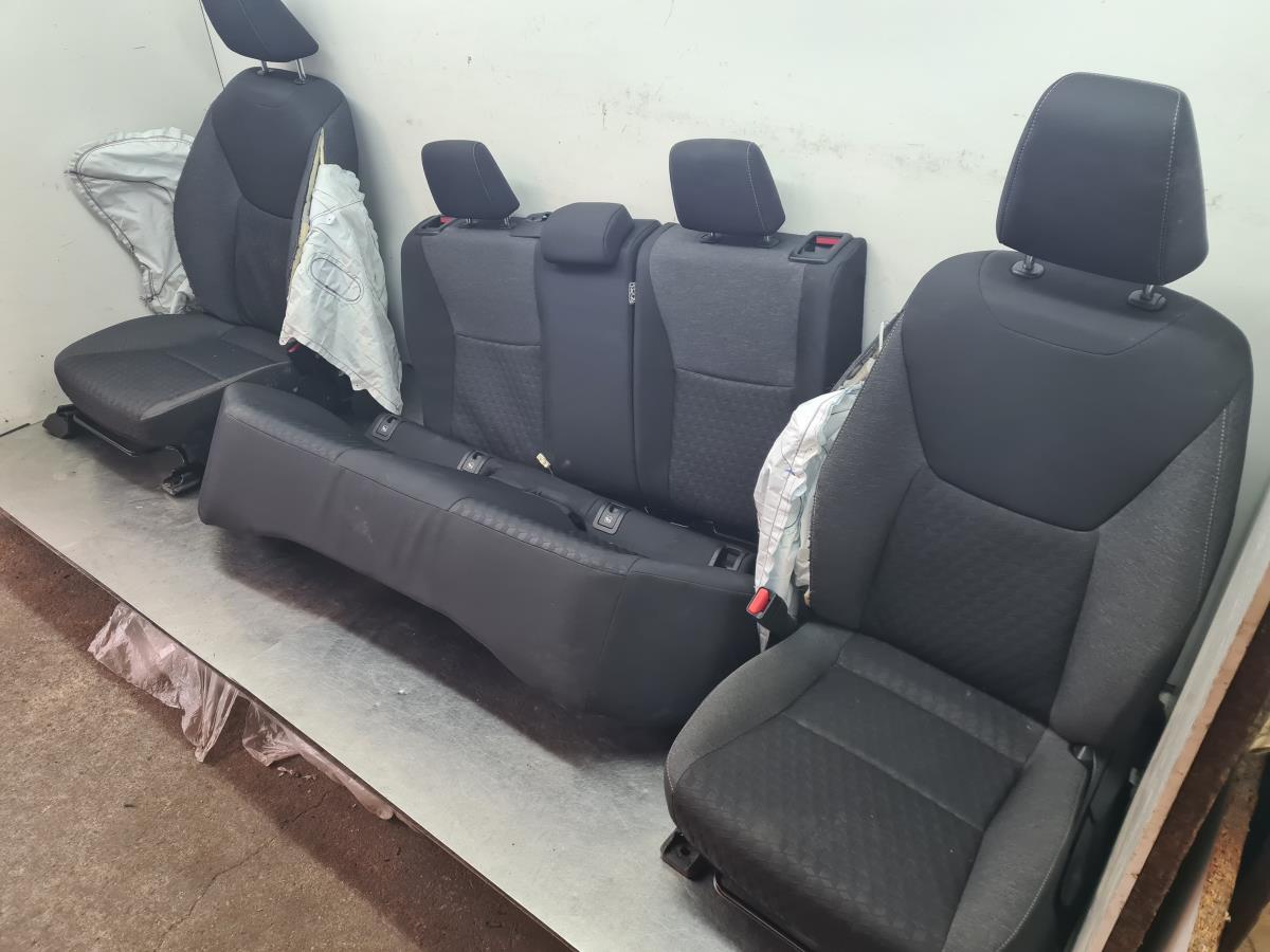 Conjunto de bancos TOYOTA Yaris (_P21_, _PA1_, _PH1_) Imagem-2